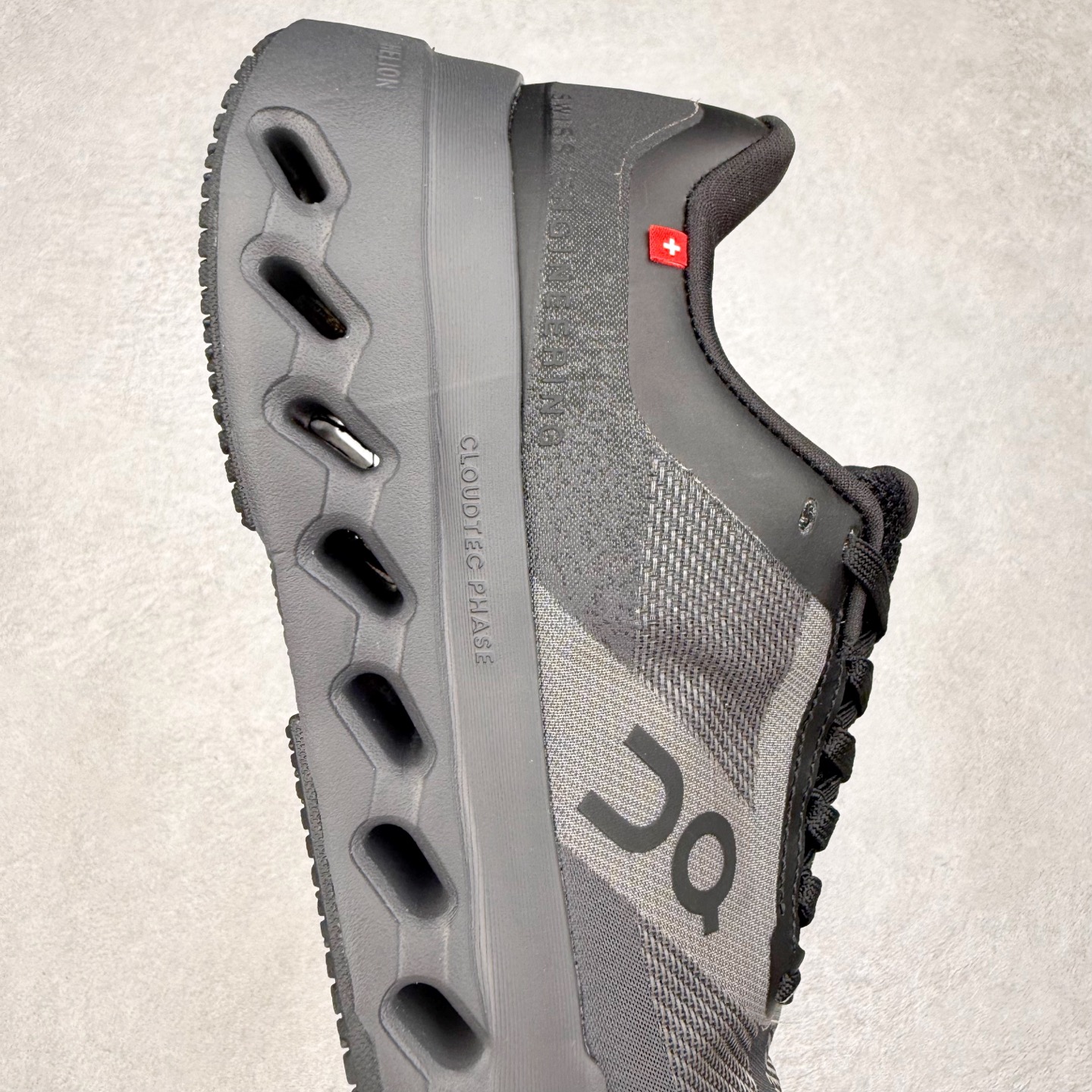 图片[6]-On昂跑 Cloudsurfer Next Z5 舒适柔软低帮跑步鞋 此运动品牌 开创于2010年 缓震着陆、强效回弹、轻柔质感的设计构思始终是ON研制关键 与此同时基于“为全球提供革新性的跑步感受”信念 陆续推出了多款跑鞋及其以专业运动人体跑步工程学为设计关键的功能性跑步服饰设备 让跑者不费力气地畅快畅跑 尺码：36 36.5 37.5 38 38.5 39 40 40.5 41 42 42.5 43 44 44.5 45-选品中心