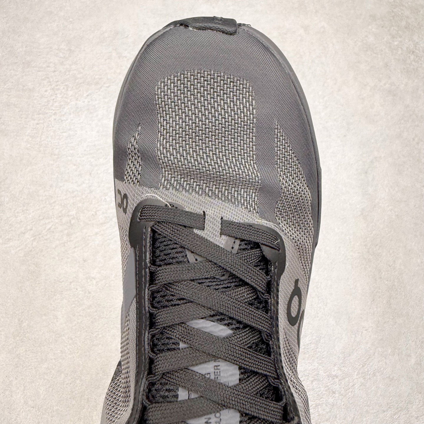 图片[4]-On昂跑 Cloudsurfer Next Z5 舒适柔软低帮跑步鞋 此运动品牌 开创于2010年 缓震着陆、强效回弹、轻柔质感的设计构思始终是ON研制关键 与此同时基于“为全球提供革新性的跑步感受”信念 陆续推出了多款跑鞋及其以专业运动人体跑步工程学为设计关键的功能性跑步服饰设备 让跑者不费力气地畅快畅跑 尺码：36 36.5 37.5 38 38.5 39 40 40.5 41 42 42.5 43 44 44.5 45-选品中心