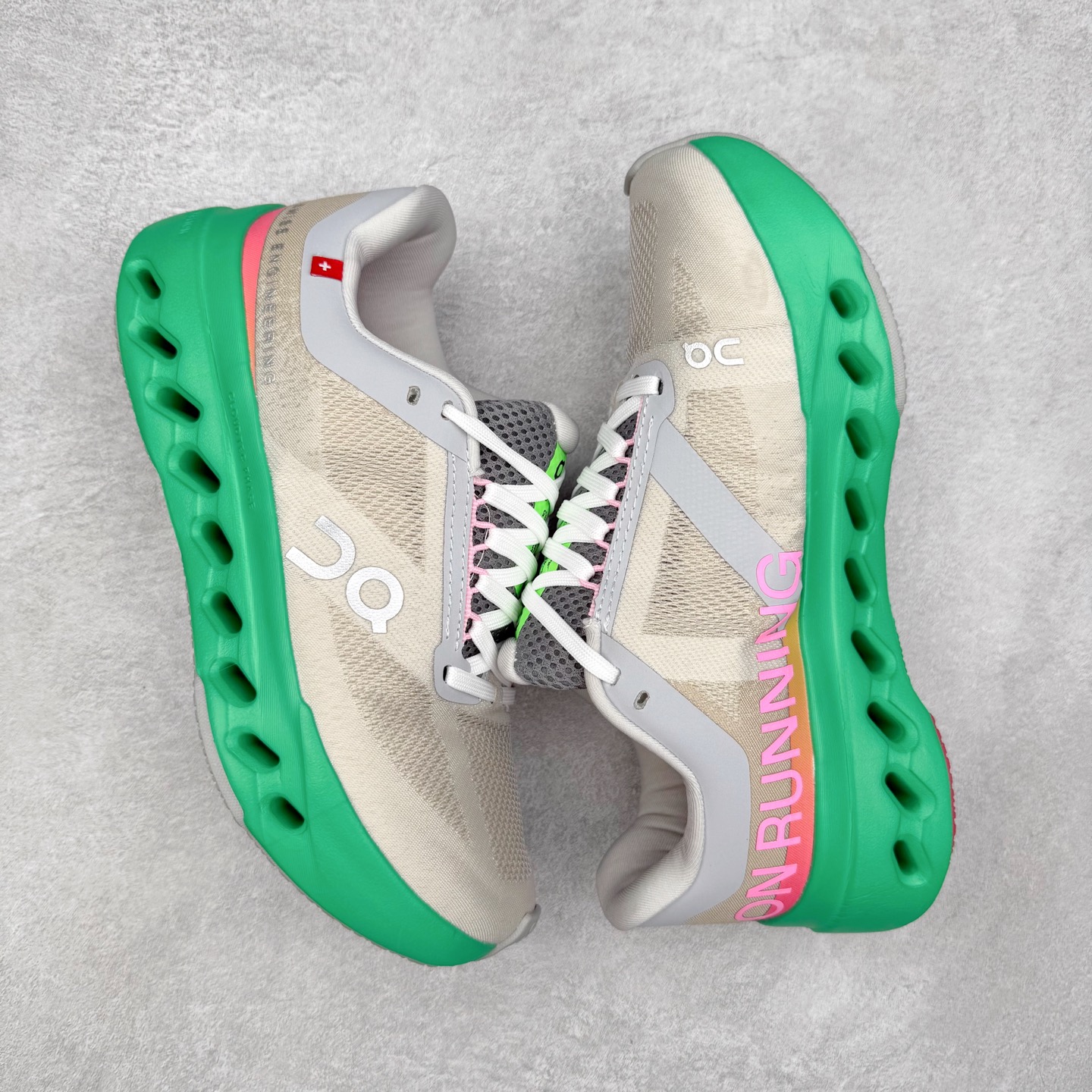 图片[3]-On昂跑 Cloudsurfer Next Z5 舒适柔软低帮跑步鞋 此运动品牌 开创于2010年 缓震着陆、强效回弹、轻柔质感的设计构思始终是ON研制关键 与此同时基于“为全球提供革新性的跑步感受”信念 陆续推出了多款跑鞋及其以专业运动人体跑步工程学为设计关键的功能性跑步服饰设备 让跑者不费力气地畅快畅跑 尺码：36 36.5 37.5 38 38.5 39 40 40.5 41 42 42.5 43 44 44.5 45-选品中心