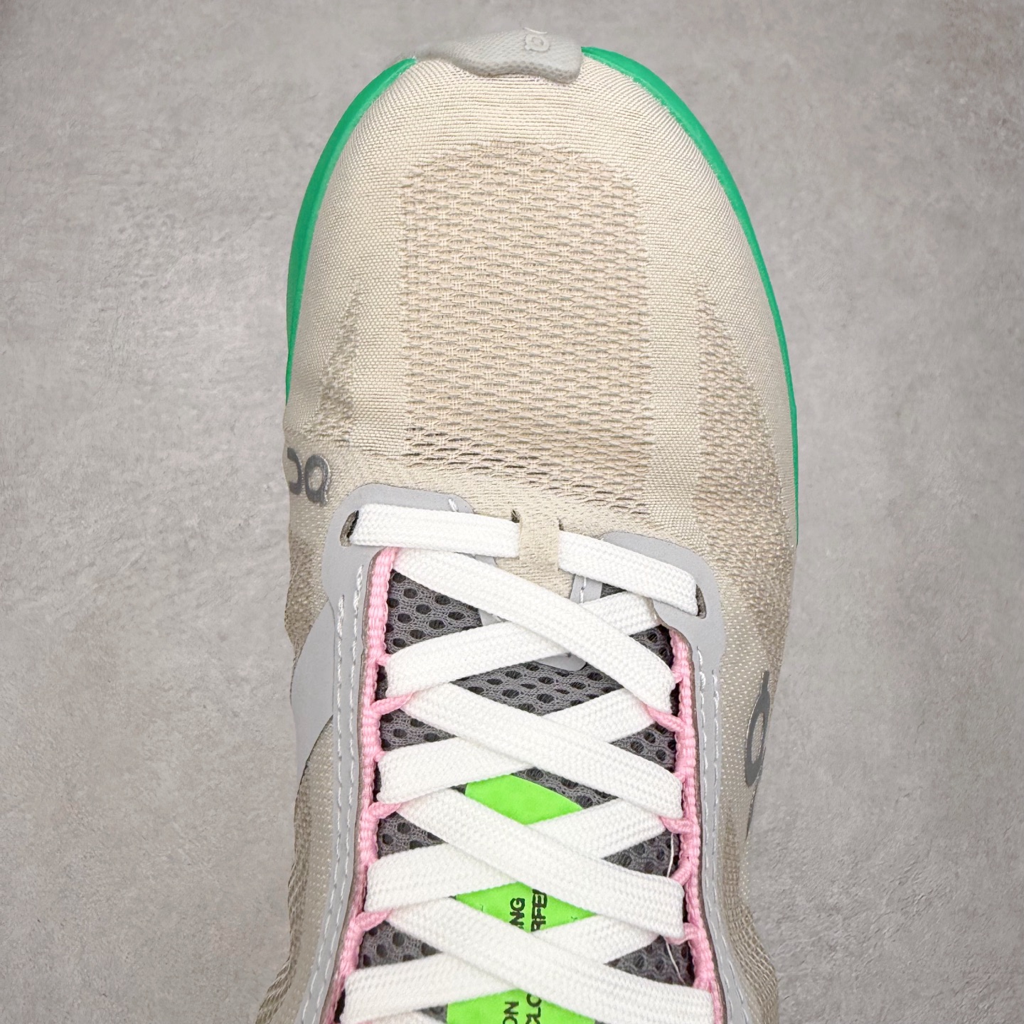 图片[4]-On昂跑 Cloudsurfer Next Z5 舒适柔软低帮跑步鞋 此运动品牌 开创于2010年 缓震着陆、强效回弹、轻柔质感的设计构思始终是ON研制关键 与此同时基于“为全球提供革新性的跑步感受”信念 陆续推出了多款跑鞋及其以专业运动人体跑步工程学为设计关键的功能性跑步服饰设备 让跑者不费力气地畅快畅跑 尺码：36 36.5 37.5 38 38.5 39 40 40.5 41 42 42.5 43 44 44.5 45-选品中心