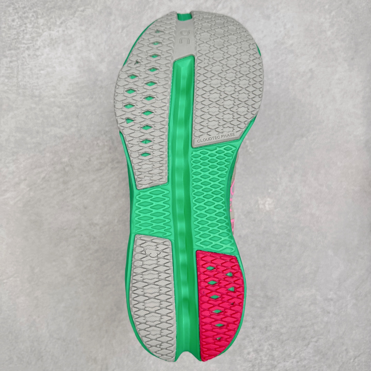 图片[9]-On昂跑 Cloudsurfer Next Z5 舒适柔软低帮跑步鞋 此运动品牌 开创于2010年 缓震着陆、强效回弹、轻柔质感的设计构思始终是ON研制关键 与此同时基于“为全球提供革新性的跑步感受”信念 陆续推出了多款跑鞋及其以专业运动人体跑步工程学为设计关键的功能性跑步服饰设备 让跑者不费力气地畅快畅跑 尺码：36 36.5 37.5 38 38.5 39 40 40.5 41 42 42.5 43 44 44.5 45-选品中心