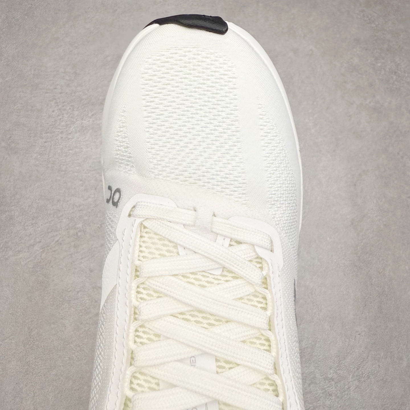 图片[4]-On昂跑 Cloudsurfer Next Z5 舒适柔软低帮跑步鞋 此运动品牌 开创于2010年 缓震着陆、强效回弹、轻柔质感的设计构思始终是ON研制关键 与此同时基于“为全球提供革新性的跑步感受”信念 陆续推出了多款跑鞋及其以专业运动人体跑步工程学为设计关键的功能性跑步服饰设备 让跑者不费力气地畅快畅跑 尺码：36 36.5 37.5 38 38.5 39 40 40.5 41 42 42.5 43 44 44.5 45-选品中心