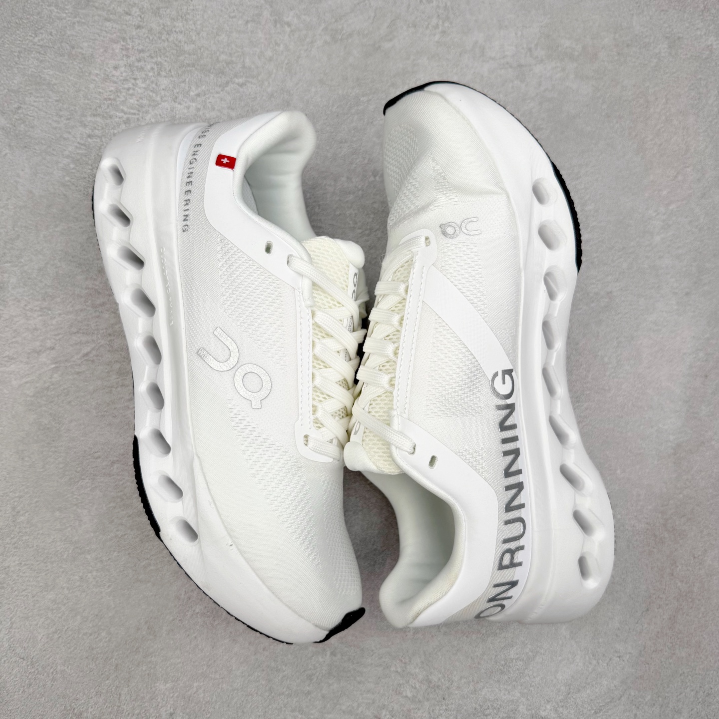 图片[3]-On昂跑 Cloudsurfer Next Z5 舒适柔软低帮跑步鞋 此运动品牌 开创于2010年 缓震着陆、强效回弹、轻柔质感的设计构思始终是ON研制关键 与此同时基于“为全球提供革新性的跑步感受”信念 陆续推出了多款跑鞋及其以专业运动人体跑步工程学为设计关键的功能性跑步服饰设备 让跑者不费力气地畅快畅跑 尺码：36 36.5 37.5 38 38.5 39 40 40.5 41 42 42.5 43 44 44.5 45-选品中心