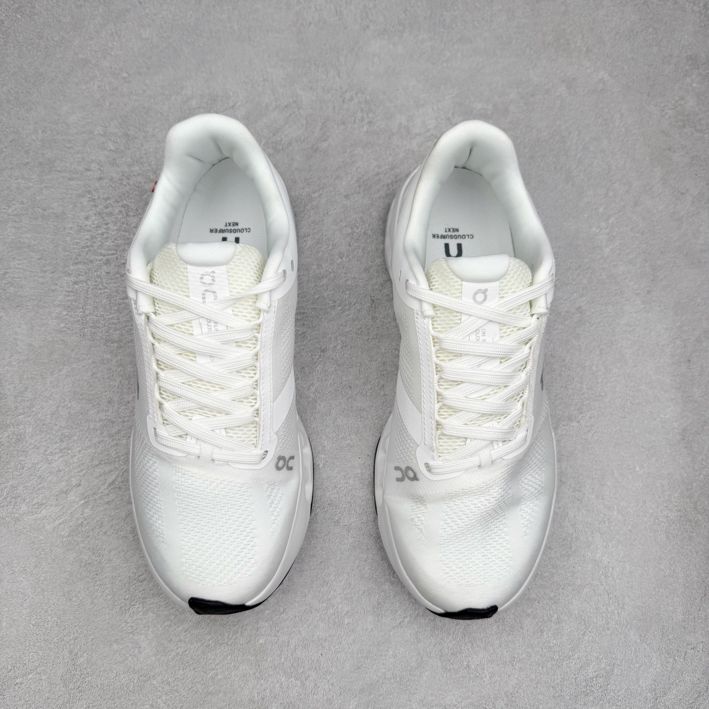 图片[2]-On昂跑 Cloudsurfer Next Z5 舒适柔软低帮跑步鞋 此运动品牌 开创于2010年 缓震着陆、强效回弹、轻柔质感的设计构思始终是ON研制关键 与此同时基于“为全球提供革新性的跑步感受”信念 陆续推出了多款跑鞋及其以专业运动人体跑步工程学为设计关键的功能性跑步服饰设备 让跑者不费力气地畅快畅跑 尺码：36 36.5 37.5 38 38.5 39 40 40.5 41 42 42.5 43 44 44.5 45-选品中心