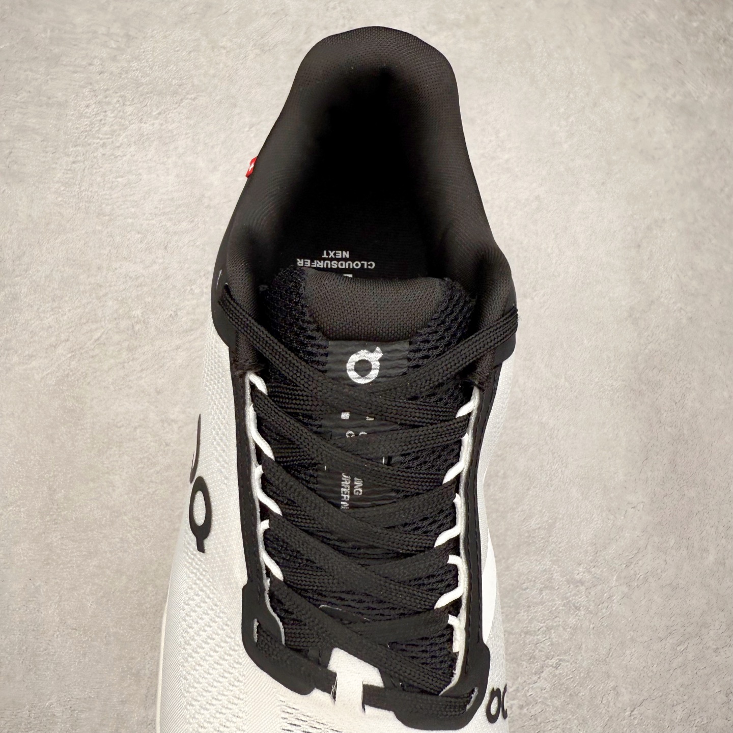 图片[5]-On昂跑 Cloudsurfer Next Z5 舒适柔软低帮跑步鞋 此运动品牌 开创于2010年 缓震着陆、强效回弹、轻柔质感的设计构思始终是ON研制关键 与此同时基于“为全球提供革新性的跑步感受”信念 陆续推出了多款跑鞋及其以专业运动人体跑步工程学为设计关键的功能性跑步服饰设备 让跑者不费力气地畅快畅跑 尺码：36 36.5 37.5 38 38.5 39 40 40.5 41 42 42.5 43 44 44.5 45-选品中心