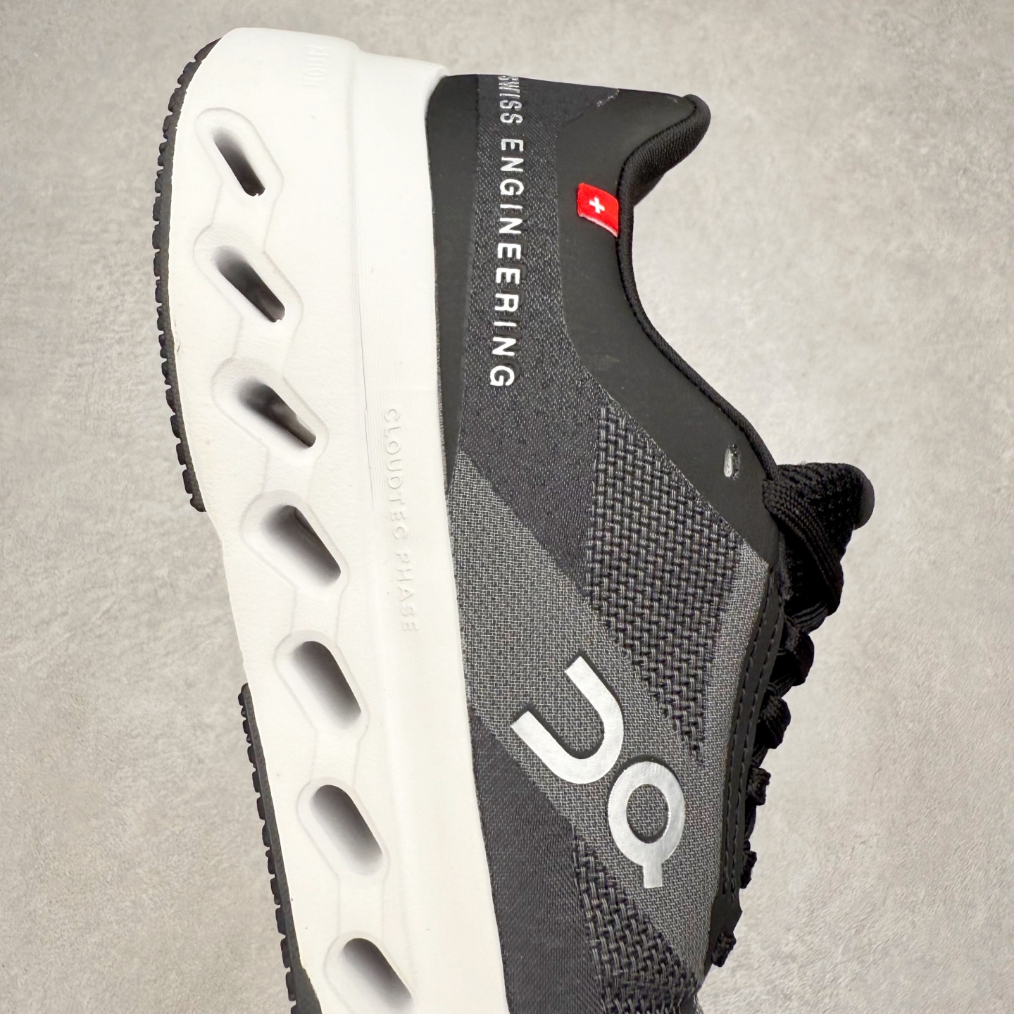 图片[6]-On昂跑 Cloudsurfer Next Z5 舒适柔软低帮跑步鞋 此运动品牌 开创于2010年 缓震着陆、强效回弹、轻柔质感的设计构思始终是ON研制关键 与此同时基于“为全球提供革新性的跑步感受”信念 陆续推出了多款跑鞋及其以专业运动人体跑步工程学为设计关键的功能性跑步服饰设备 让跑者不费力气地畅快畅跑 尺码：36 36.5 37.5 38 38.5 39 40 40.5 41 42 42.5 43 44 44.5 45-选品中心