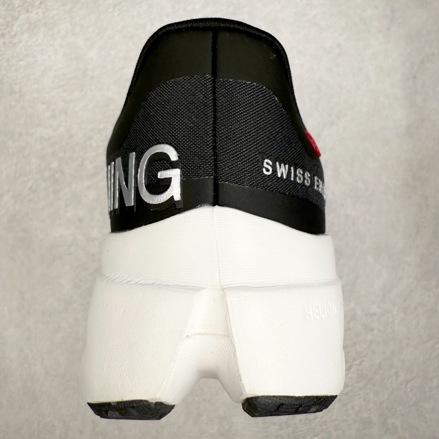 图片[8]-On昂跑 Cloudsurfer Next Z5 舒适柔软低帮跑步鞋 此运动品牌 开创于2010年 缓震着陆、强效回弹、轻柔质感的设计构思始终是ON研制关键 与此同时基于“为全球提供革新性的跑步感受”信念 陆续推出了多款跑鞋及其以专业运动人体跑步工程学为设计关键的功能性跑步服饰设备 让跑者不费力气地畅快畅跑 尺码：36 36.5 37.5 38 38.5 39 40 40.5 41 42 42.5 43 44 44.5 45-选品中心