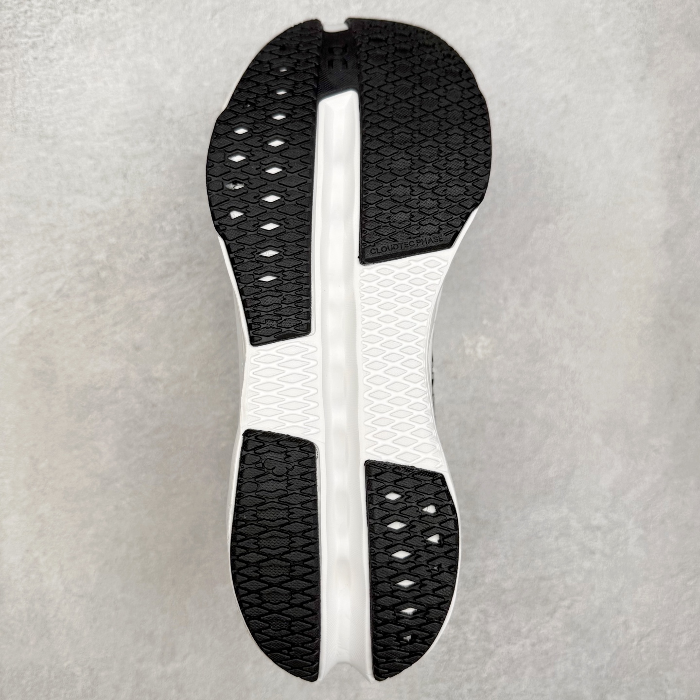 图片[9]-On昂跑 Cloudsurfer Next Z5 舒适柔软低帮跑步鞋 此运动品牌 开创于2010年 缓震着陆、强效回弹、轻柔质感的设计构思始终是ON研制关键 与此同时基于“为全球提供革新性的跑步感受”信念 陆续推出了多款跑鞋及其以专业运动人体跑步工程学为设计关键的功能性跑步服饰设备 让跑者不费力气地畅快畅跑 尺码：36 36.5 37.5 38 38.5 39 40 40.5 41 42 42.5 43 44 44.5 45-选品中心