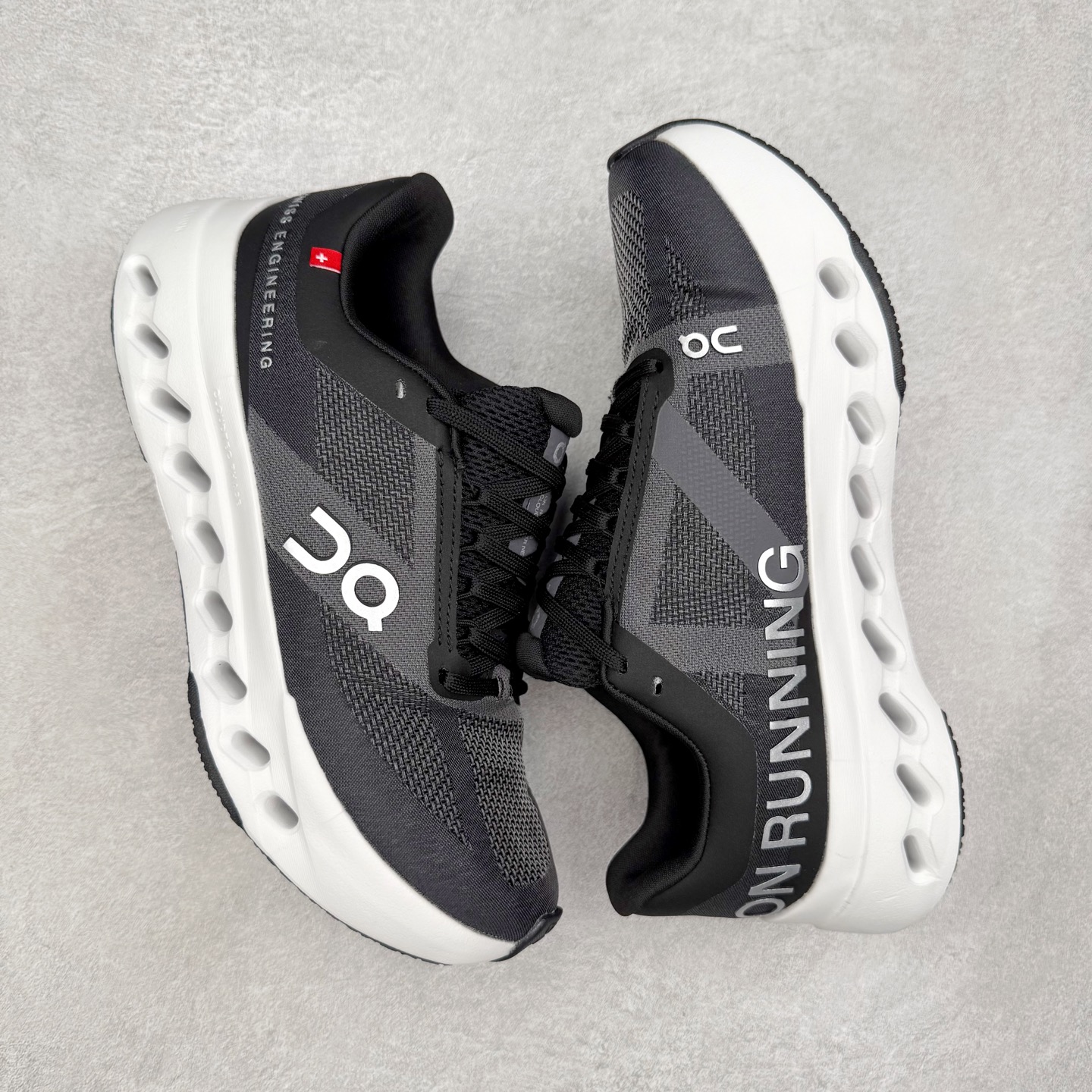 图片[3]-On昂跑 Cloudsurfer Next Z5 舒适柔软低帮跑步鞋 此运动品牌 开创于2010年 缓震着陆、强效回弹、轻柔质感的设计构思始终是ON研制关键 与此同时基于“为全球提供革新性的跑步感受”信念 陆续推出了多款跑鞋及其以专业运动人体跑步工程学为设计关键的功能性跑步服饰设备 让跑者不费力气地畅快畅跑 尺码：36 36.5 37.5 38 38.5 39 40 40.5 41 42 42.5 43 44 44.5 45-选品中心