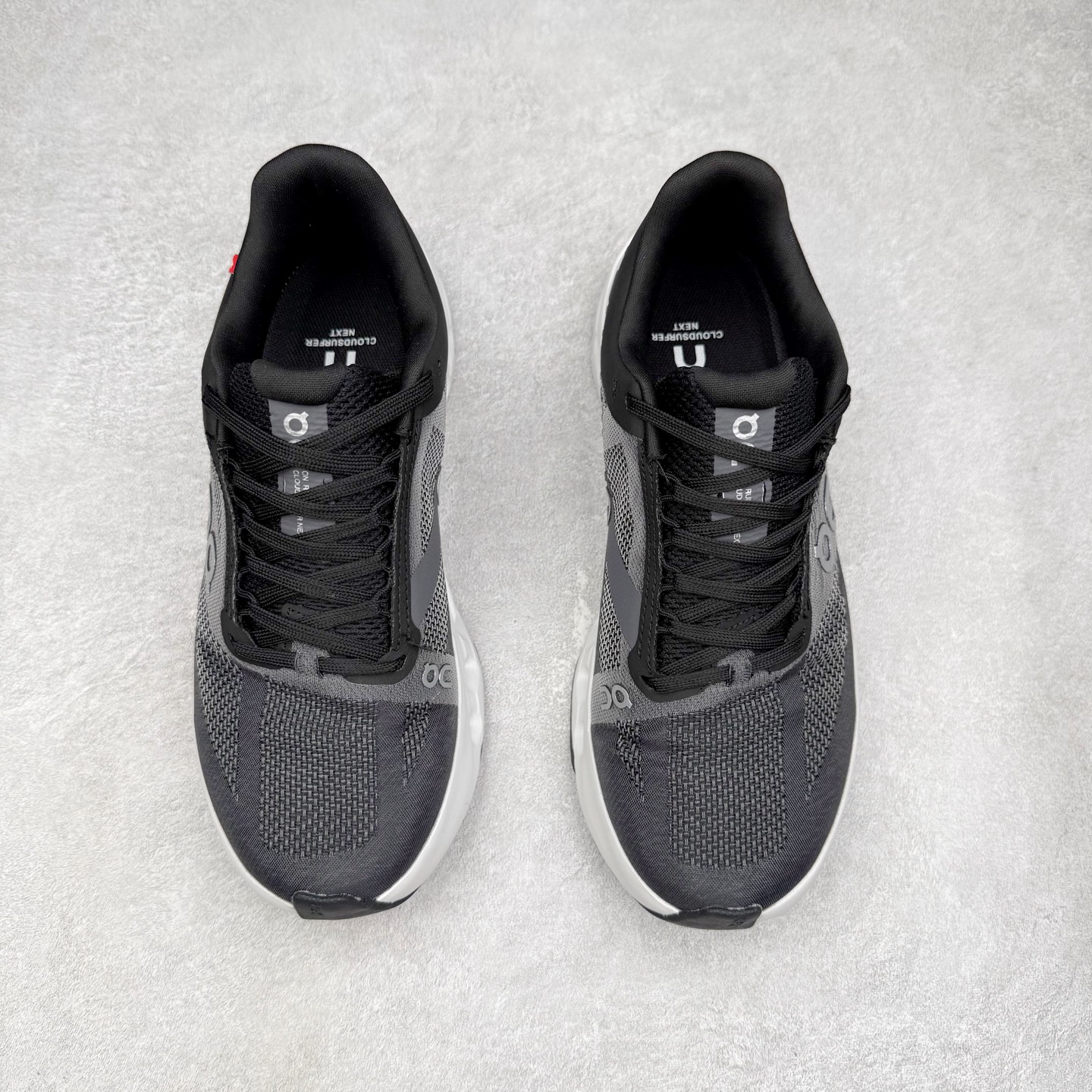 图片[2]-On昂跑 Cloudsurfer Next Z5 舒适柔软低帮跑步鞋 此运动品牌 开创于2010年 缓震着陆、强效回弹、轻柔质感的设计构思始终是ON研制关键 与此同时基于“为全球提供革新性的跑步感受”信念 陆续推出了多款跑鞋及其以专业运动人体跑步工程学为设计关键的功能性跑步服饰设备 让跑者不费力气地畅快畅跑 尺码：36 36.5 37.5 38 38.5 39 40 40.5 41 42 42.5 43 44 44.5 45-选品中心