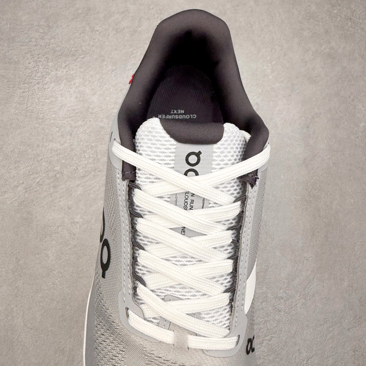 图片[5]-On昂跑 Cloudsurfer Next Z5 舒适柔软低帮跑步鞋 此运动品牌 开创于2010年 缓震着陆、强效回弹、轻柔质感的设计构思始终是ON研制关键 与此同时基于“为全球提供革新性的跑步感受”信念 陆续推出了多款跑鞋及其以专业运动人体跑步工程学为设计关键的功能性跑步服饰设备 让跑者不费力气地畅快畅跑 尺码：36 36.5 37.5 38 38.5 39 40 40.5 41 42 42.5 43 44 44.5 45-选品中心