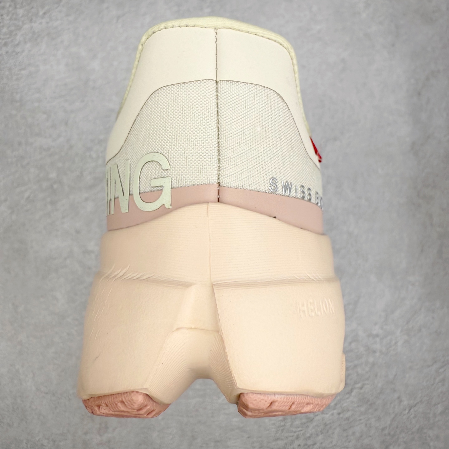 图片[8]-On昂跑 Cloudsurfer Next Z5 舒适柔软低帮跑步鞋 此运动品牌 开创于2010年 缓震着陆、强效回弹、轻柔质感的设计构思始终是ON研制关键 与此同时基于“为全球提供革新性的跑步感受”信念 陆续推出了多款跑鞋及其以专业运动人体跑步工程学为设计关键的功能性跑步服饰设备 让跑者不费力气地畅快畅跑 尺码：36 36.5 37.5 38 38.5 39 40 40.5 41 42 42.5 43 44 44.5 45-选品中心