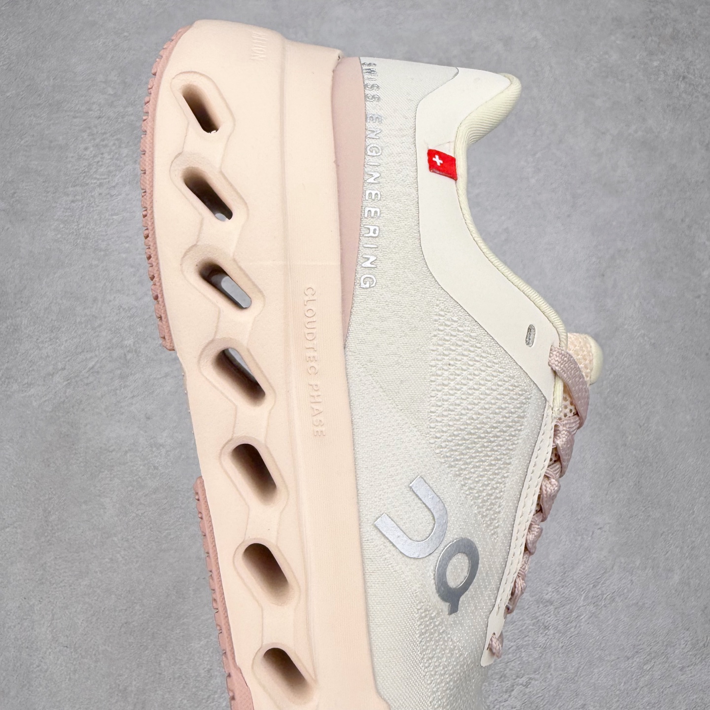 图片[6]-On昂跑 Cloudsurfer Next Z5 舒适柔软低帮跑步鞋 此运动品牌 开创于2010年 缓震着陆、强效回弹、轻柔质感的设计构思始终是ON研制关键 与此同时基于“为全球提供革新性的跑步感受”信念 陆续推出了多款跑鞋及其以专业运动人体跑步工程学为设计关键的功能性跑步服饰设备 让跑者不费力气地畅快畅跑 尺码：36 36.5 37.5 38 38.5 39 40 40.5 41 42 42.5 43 44 44.5 45-选品中心