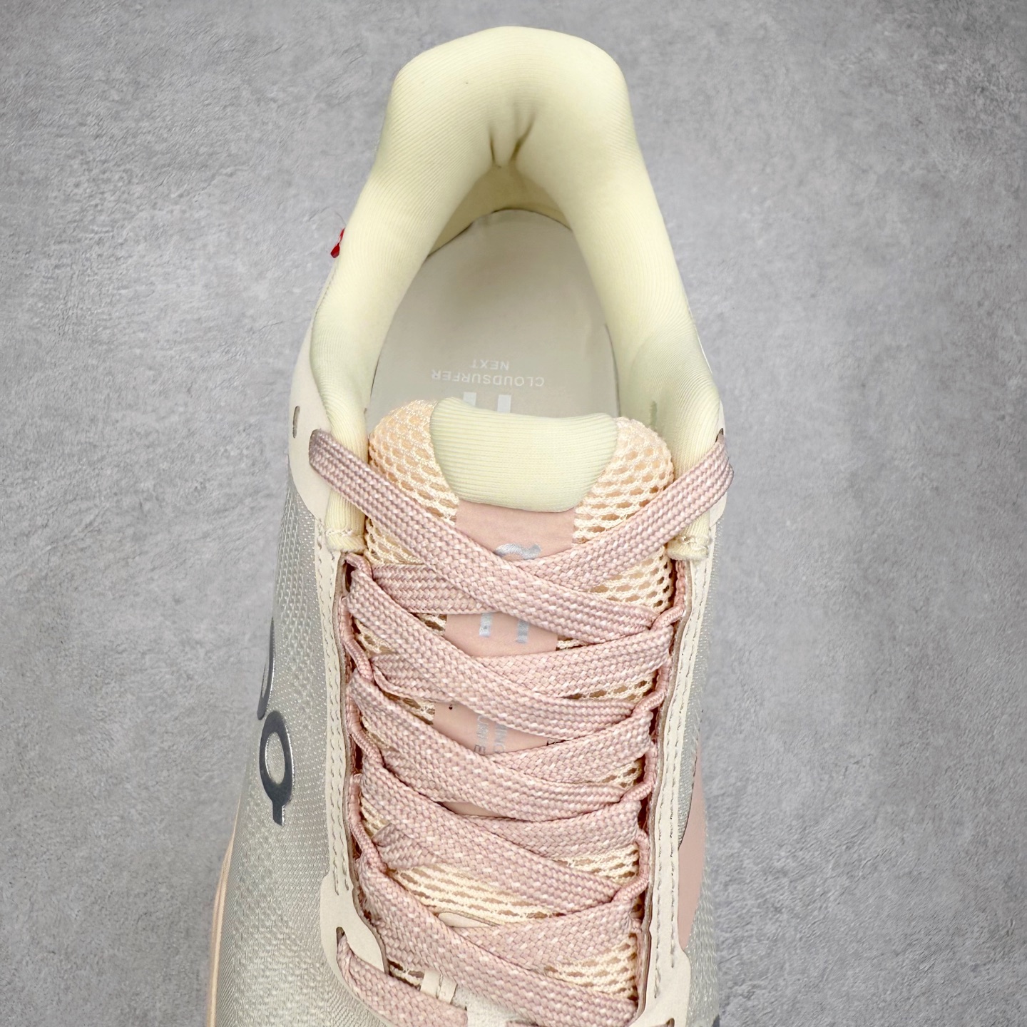 图片[5]-On昂跑 Cloudsurfer Next Z5 舒适柔软低帮跑步鞋 此运动品牌 开创于2010年 缓震着陆、强效回弹、轻柔质感的设计构思始终是ON研制关键 与此同时基于“为全球提供革新性的跑步感受”信念 陆续推出了多款跑鞋及其以专业运动人体跑步工程学为设计关键的功能性跑步服饰设备 让跑者不费力气地畅快畅跑 尺码：36 36.5 37.5 38 38.5 39 40 40.5 41 42 42.5 43 44 44.5 45-选品中心