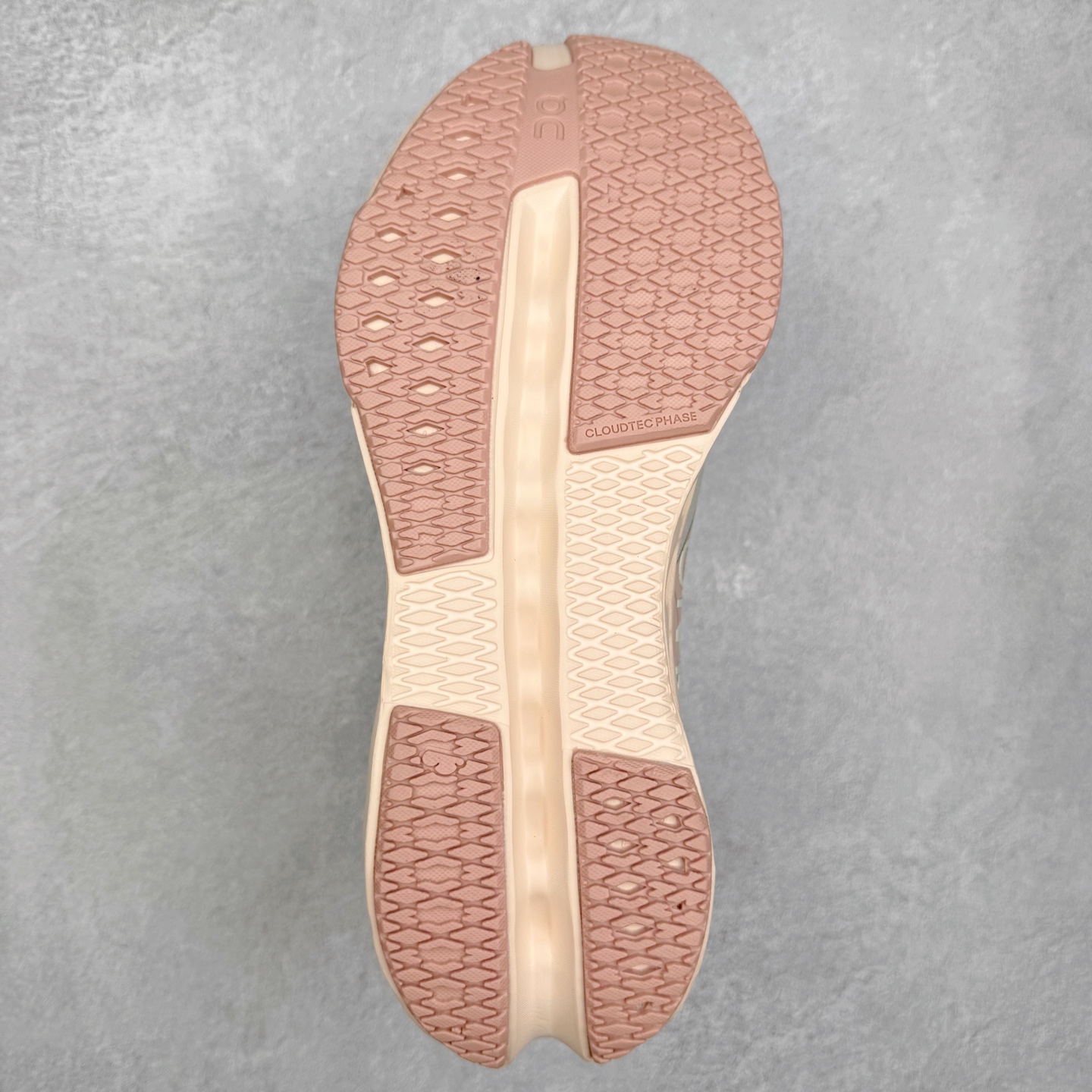 图片[9]-On昂跑 Cloudsurfer Next Z5 舒适柔软低帮跑步鞋 此运动品牌 开创于2010年 缓震着陆、强效回弹、轻柔质感的设计构思始终是ON研制关键 与此同时基于“为全球提供革新性的跑步感受”信念 陆续推出了多款跑鞋及其以专业运动人体跑步工程学为设计关键的功能性跑步服饰设备 让跑者不费力气地畅快畅跑 尺码：36 36.5 37.5 38 38.5 39 40 40.5 41 42 42.5 43 44 44.5 45-选品中心