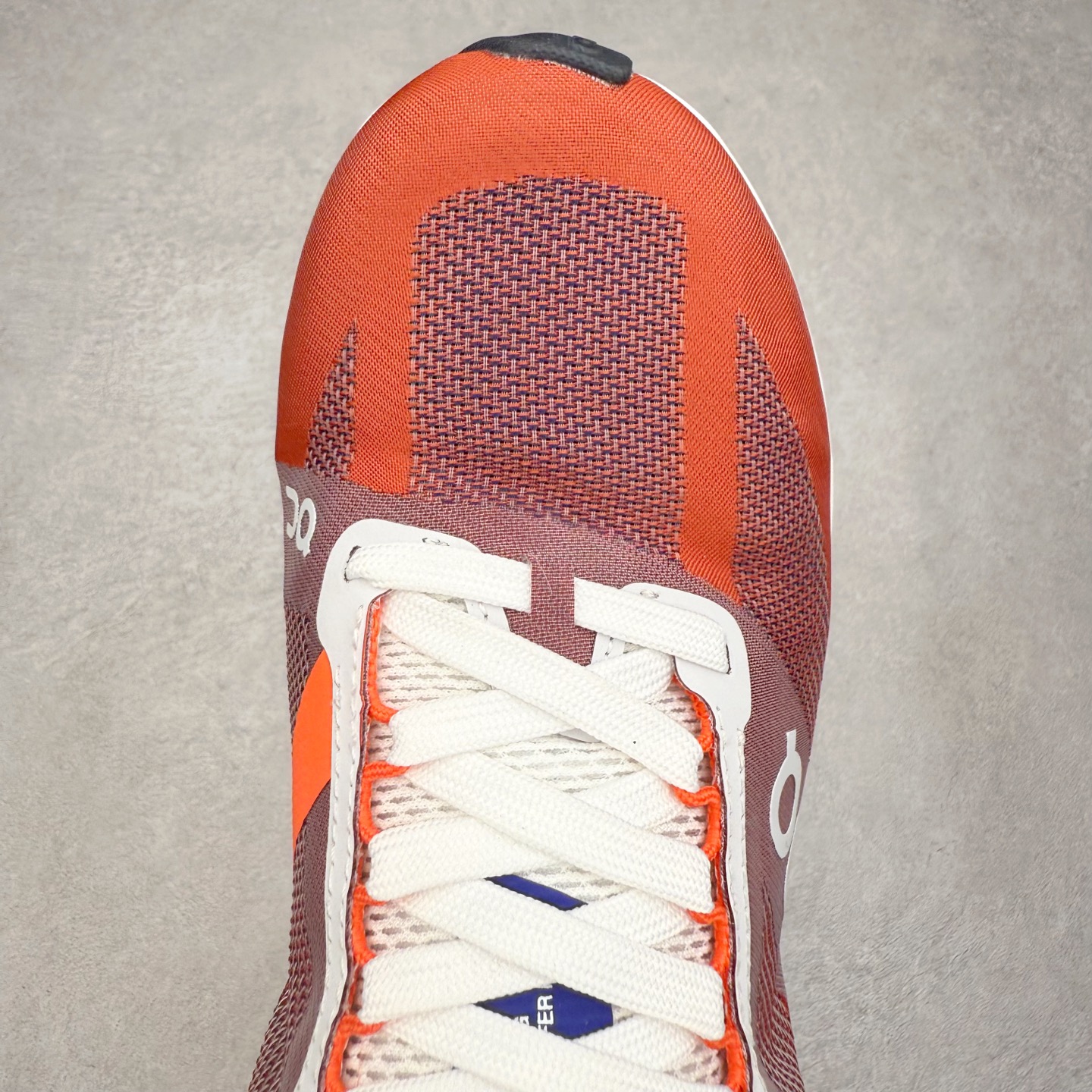 图片[4]-On昂跑 Cloudsurfer Next Z5 舒适柔软低帮跑步鞋 此运动品牌 开创于2010年 缓震着陆、强效回弹、轻柔质感的设计构思始终是ON研制关键 与此同时基于“为全球提供革新性的跑步感受”信念 陆续推出了多款跑鞋及其以专业运动人体跑步工程学为设计关键的功能性跑步服饰设备 让跑者不费力气地畅快畅跑 尺码：36 36.5 37.5 38 38.5 39 40 40.5 41 42 42.5 43 44 44.5 45-选品中心