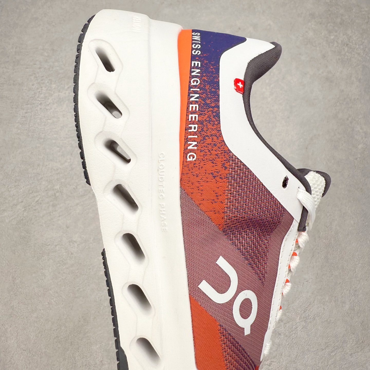 图片[6]-On昂跑 Cloudsurfer Next Z5 舒适柔软低帮跑步鞋 此运动品牌 开创于2010年 缓震着陆、强效回弹、轻柔质感的设计构思始终是ON研制关键 与此同时基于“为全球提供革新性的跑步感受”信念 陆续推出了多款跑鞋及其以专业运动人体跑步工程学为设计关键的功能性跑步服饰设备 让跑者不费力气地畅快畅跑 尺码：36 36.5 37.5 38 38.5 39 40 40.5 41 42 42.5 43 44 44.5 45-选品中心