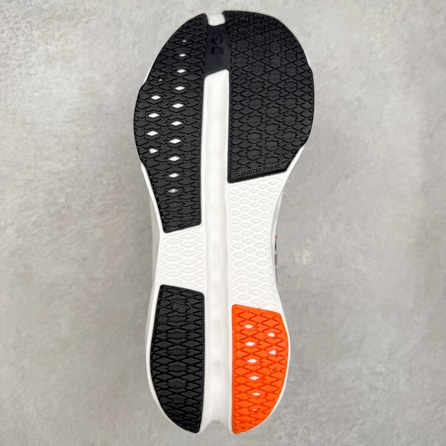 图片[9]-On昂跑 Cloudsurfer Next Z5 舒适柔软低帮跑步鞋 此运动品牌 开创于2010年 缓震着陆、强效回弹、轻柔质感的设计构思始终是ON研制关键 与此同时基于“为全球提供革新性的跑步感受”信念 陆续推出了多款跑鞋及其以专业运动人体跑步工程学为设计关键的功能性跑步服饰设备 让跑者不费力气地畅快畅跑 尺码：36 36.5 37.5 38 38.5 39 40 40.5 41 42 42.5 43 44 44.5 45-选品中心