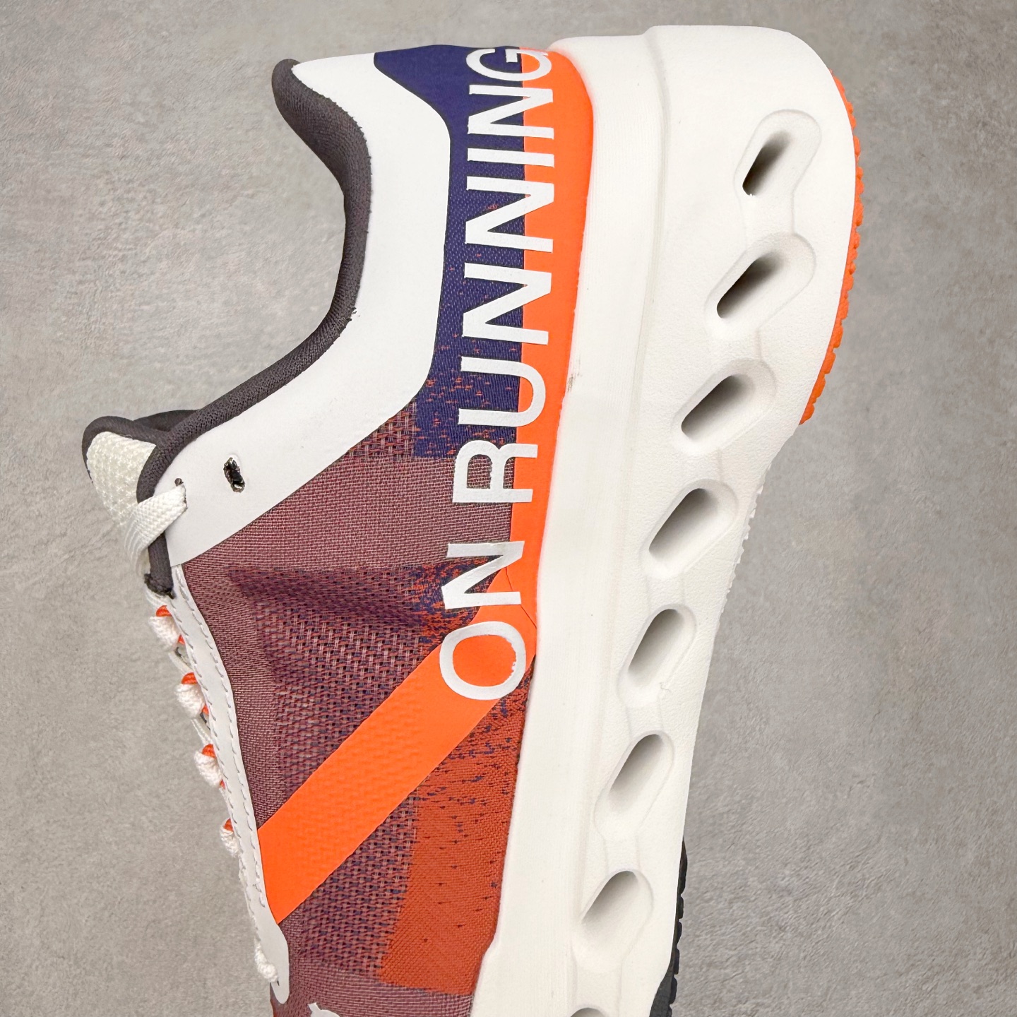 图片[7]-On昂跑 Cloudsurfer Next Z5 舒适柔软低帮跑步鞋 此运动品牌 开创于2010年 缓震着陆、强效回弹、轻柔质感的设计构思始终是ON研制关键 与此同时基于“为全球提供革新性的跑步感受”信念 陆续推出了多款跑鞋及其以专业运动人体跑步工程学为设计关键的功能性跑步服饰设备 让跑者不费力气地畅快畅跑 尺码：36 36.5 37.5 38 38.5 39 40 40.5 41 42 42.5 43 44 44.5 45-选品中心