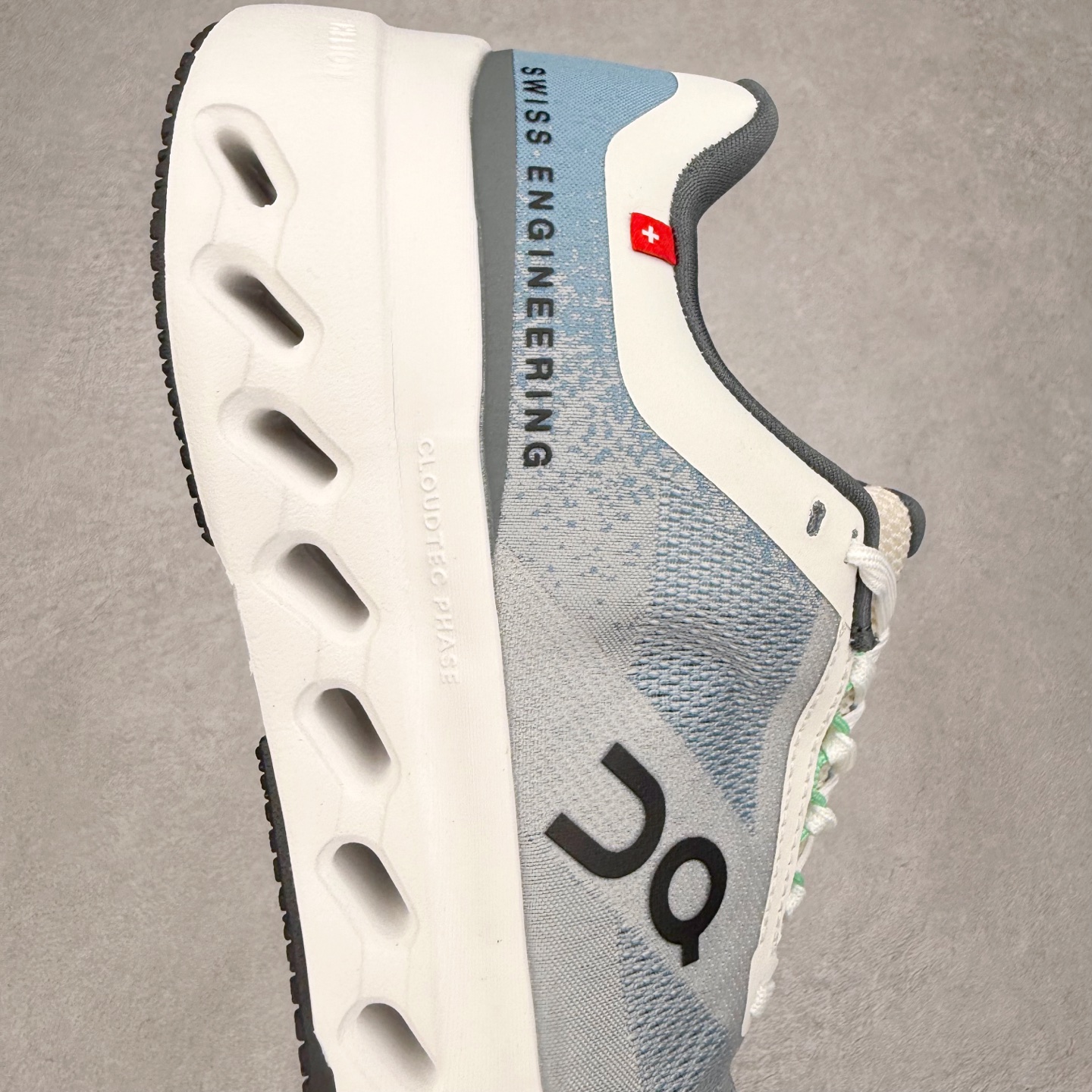 图片[6]-On昂跑 Cloudsurfer Next Z5 舒适柔软低帮跑步鞋 此运动品牌 开创于2010年 缓震着陆、强效回弹、轻柔质感的设计构思始终是ON研制关键 与此同时基于“为全球提供革新性的跑步感受”信念 陆续推出了多款跑鞋及其以专业运动人体跑步工程学为设计关键的功能性跑步服饰设备 让跑者不费力气地畅快畅跑 尺码：36 36.5 37.5 38 38.5 39 40 40.5 41 42 42.5 43 44 44.5 45-选品中心