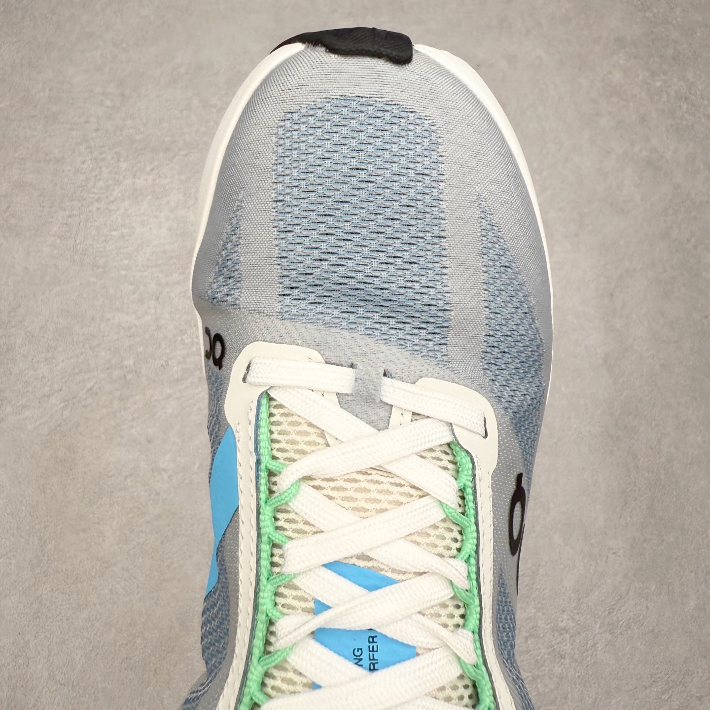 图片[4]-On昂跑 Cloudsurfer Next Z5 舒适柔软低帮跑步鞋 此运动品牌 开创于2010年 缓震着陆、强效回弹、轻柔质感的设计构思始终是ON研制关键 与此同时基于“为全球提供革新性的跑步感受”信念 陆续推出了多款跑鞋及其以专业运动人体跑步工程学为设计关键的功能性跑步服饰设备 让跑者不费力气地畅快畅跑 尺码：36 36.5 37.5 38 38.5 39 40 40.5 41 42 42.5 43 44 44.5 45-选品中心