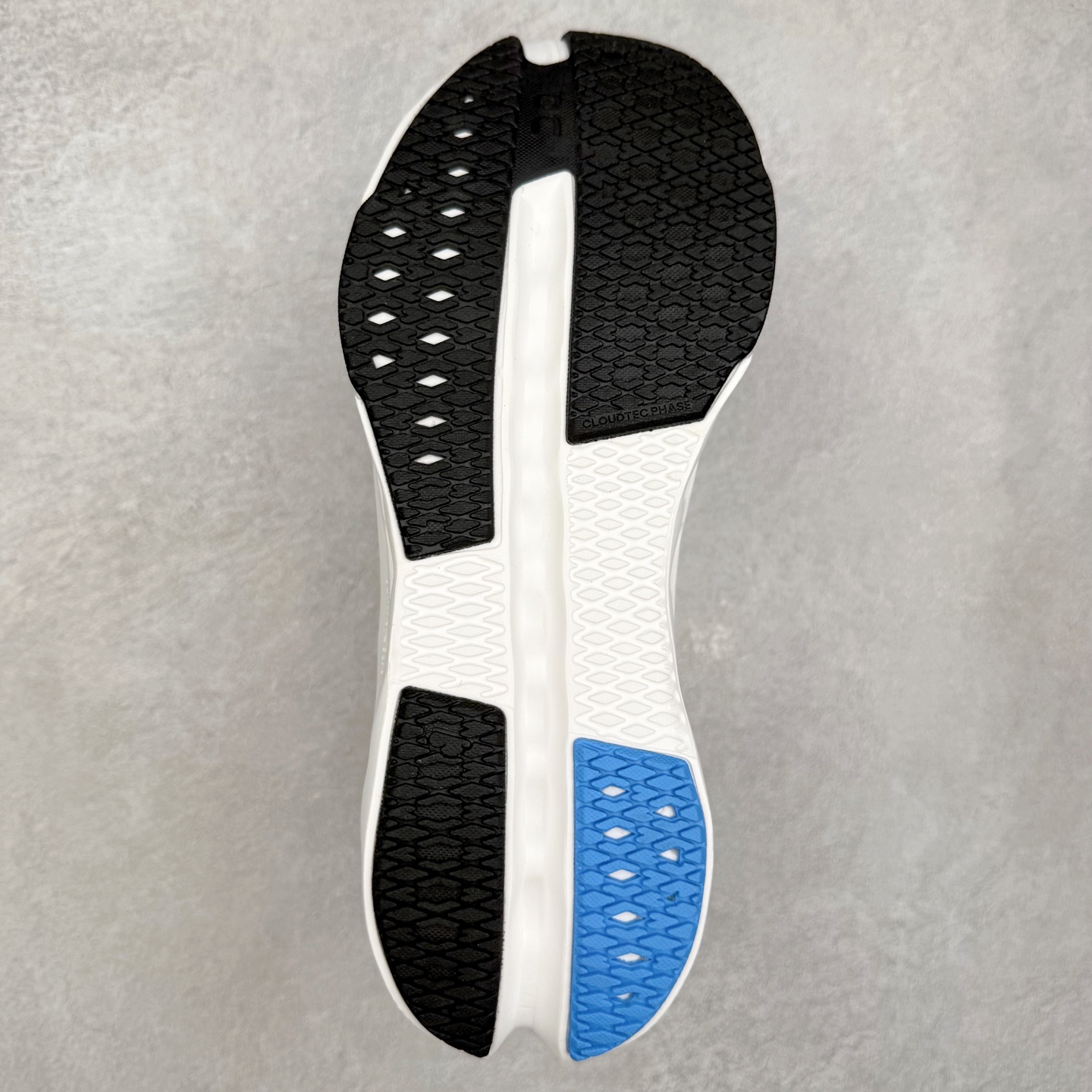 图片[9]-On昂跑 Cloudsurfer Next Z5 舒适柔软低帮跑步鞋 此运动品牌 开创于2010年 缓震着陆、强效回弹、轻柔质感的设计构思始终是ON研制关键 与此同时基于“为全球提供革新性的跑步感受”信念 陆续推出了多款跑鞋及其以专业运动人体跑步工程学为设计关键的功能性跑步服饰设备 让跑者不费力气地畅快畅跑 尺码：36 36.5 37.5 38 38.5 39 40 40.5 41 42 42.5 43 44 44.5 45-选品中心