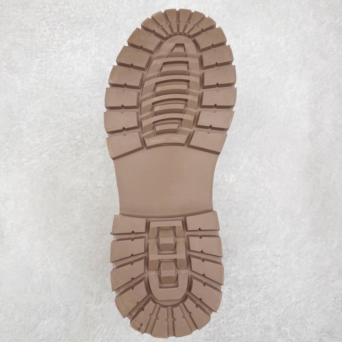 图片[9]-CAT卡特 户外工装轻底休闲马丁靴大黄靴系列 广东大厂品质 全新工艺升级 全鞋真牛皮材料 大底到五金都是代工厂原材料制作 同原版固特异永不开胶工艺 好货不杀猪 首单质量严格把控 全网独家首发 品质毋庸置疑 全套官网统一包装 今年冬季防寒户外专用 日常随意搭配 尺码：39 40 41 42 43 44（皮鞋码）-选品中心