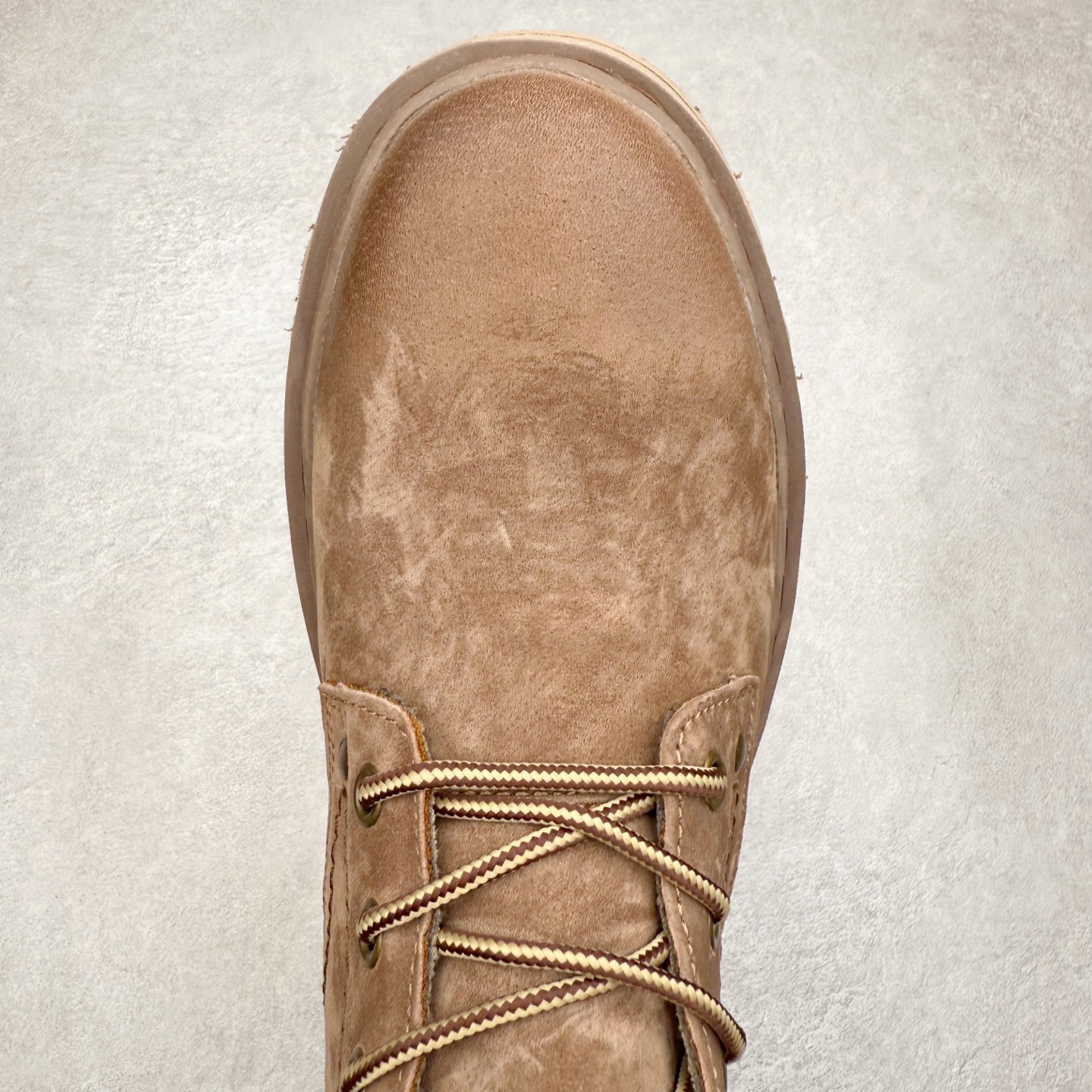 图片[4]-CAT卡特 户外工装轻底休闲马丁靴大黄靴系列 广东大厂品质 全新工艺升级 全鞋真牛皮材料 大底到五金都是代工厂原材料制作 同原版固特异永不开胶工艺 好货不杀猪 首单质量严格把控 全网独家首发 品质毋庸置疑 全套官网统一包装 今年冬季防寒户外专用 日常随意搭配 尺码：39 40 41 42 43 44（皮鞋码）-选品中心