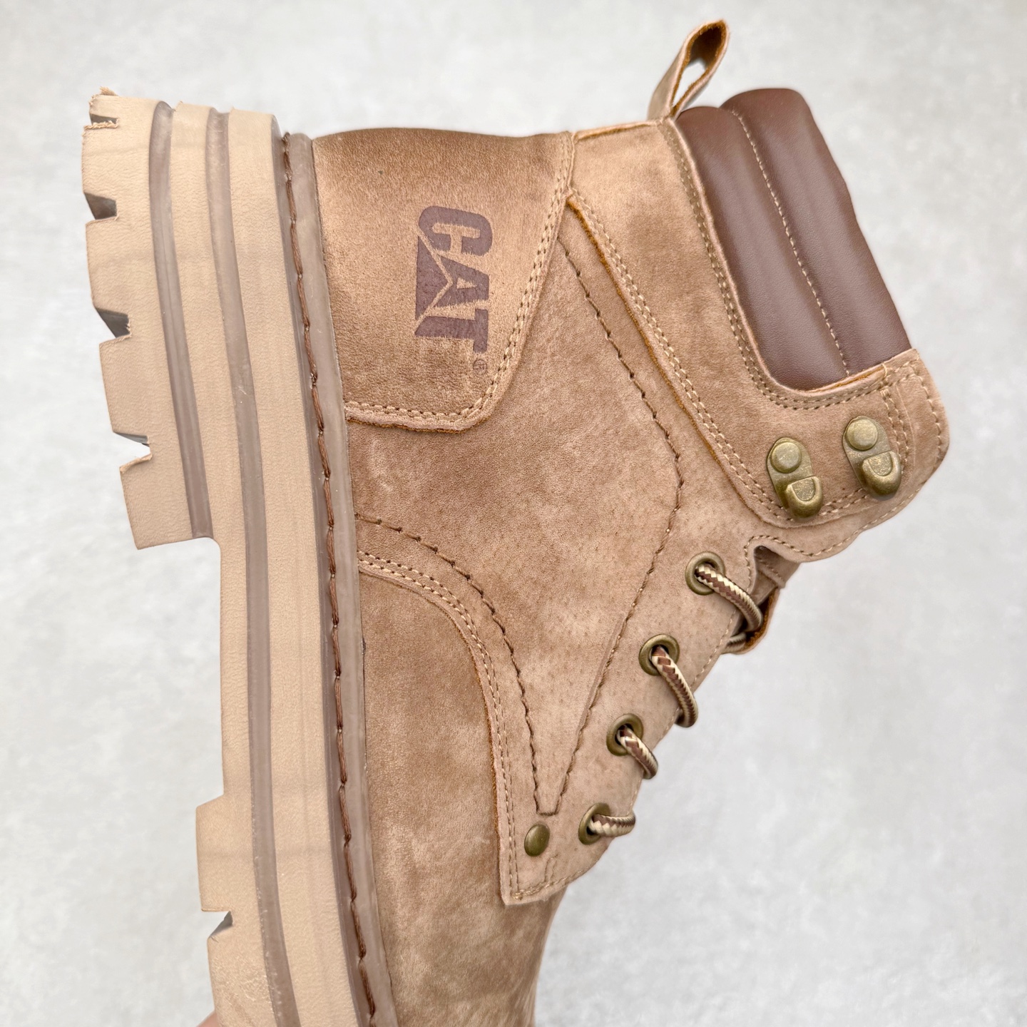 图片[6]-CAT卡特 户外工装轻底休闲马丁靴大黄靴系列 广东大厂品质 全新工艺升级 全鞋真牛皮材料 大底到五金都是代工厂原材料制作 同原版固特异永不开胶工艺 好货不杀猪 首单质量严格把控 全网独家首发 品质毋庸置疑 全套官网统一包装 今年冬季防寒户外专用 日常随意搭配 尺码：39 40 41 42 43 44（皮鞋码）-选品中心