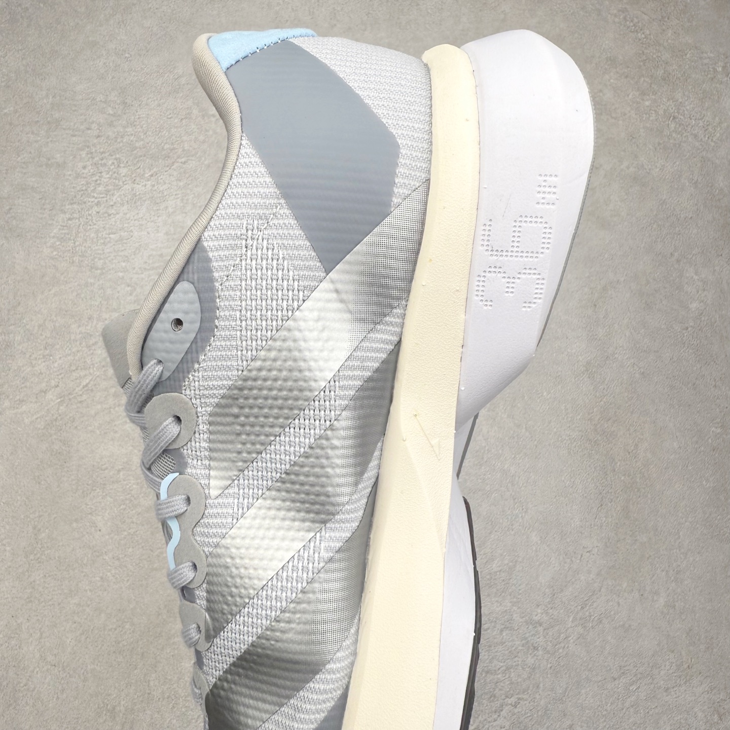 图片[7]-AD Adizero Boston 13 夏季透气网眼竞速跑鞋 JS4949 融合Lightstrike和Lightstrike Pro技术 采用乙烯/乙酸乙烯酯(EVA)材质 打造舒适中底 含ENERGYROD能量碳柱 旨在为步伐添活力 尺码：36 36.5 37 38 38.5 39 40 40.5 41 42 42.5 43 44 44.5 45-选品中心