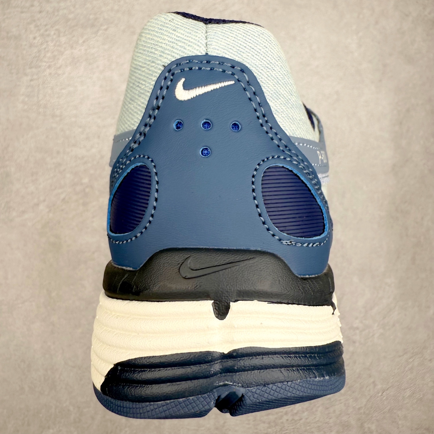 图片[8]-NK P-6000 系列低帮复古老爹风休闲运动舒适慢跑鞋 IH3646-499 融合 Pegasus 过往运动鞋设计 助力 21 世纪早期跑步运动跃升时尚新高度 采用透气网眼布、运动风格线条和耐穿覆面 兼具吸睛外观和舒适感受 中底泡绵以田径赛道为灵感 打造厚实设计 缔造出众缓震性能 尺码：36 36.5 37.5 38 38.5 39 40 40.5 41 42 42.5 43 44 44.5 45-选品中心