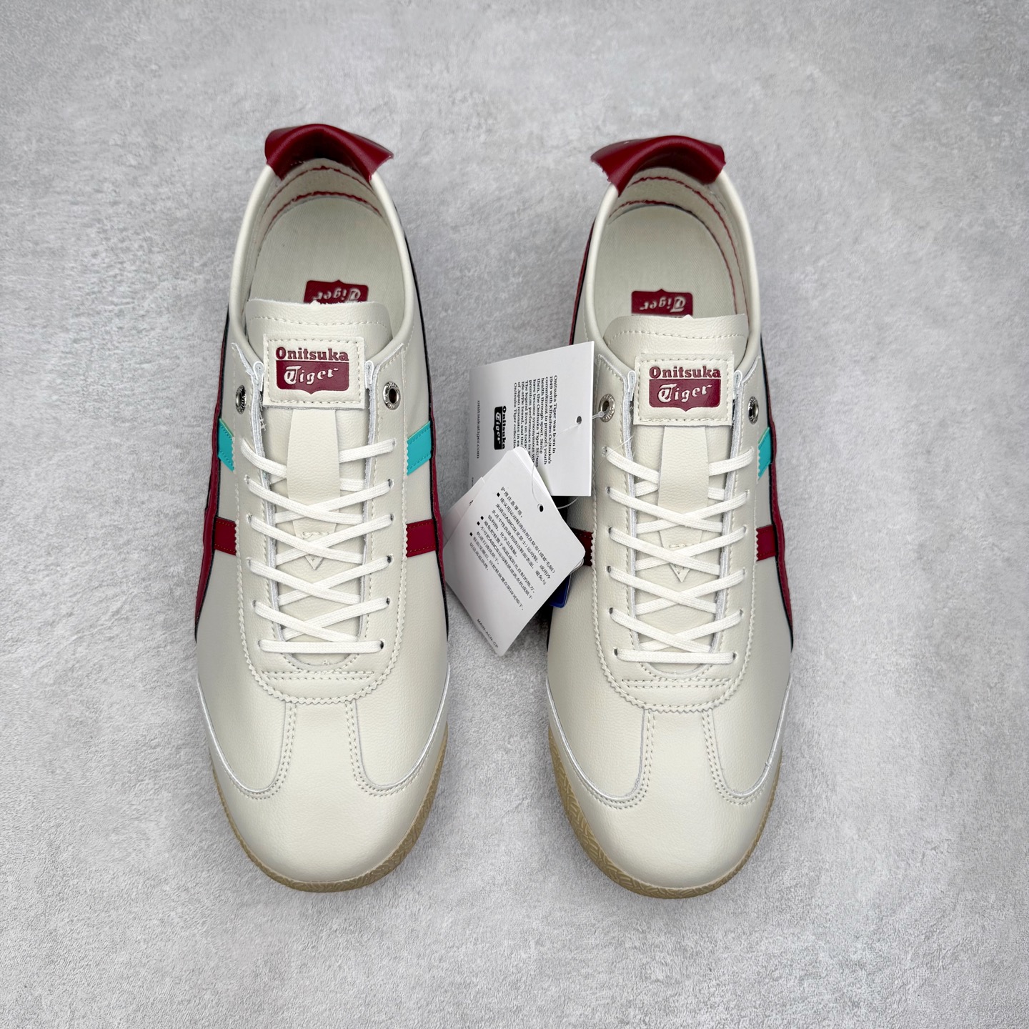 图片[2]-＃C版 Asics Onitsuka Tiger MEXICO 66 亚瑟士鬼冢虎复古经典板鞋 市场王者选手 海外订单工厂出品 长期生产补货永不断码 超成熟稳定的做工品控 原装全套纸板楦头开发 原汁原味 完美呈现版型 私模正确鞋底咬花纹路 一比一鞋头弧度高度鞋身弧度 绝不口嗨 细节品控鞋型随意秒杀市面 原档咬花纹路私模大底 一个单元有六个三角形 总体形拼接呈现花瓣状 官方四联吊牌 原装Ortholite轻量化鞋垫 原盒原配 质保卡 说明书 钢印防尘纸 纸板中底带钢印 乳胶组合鞋垫 支持全方位的对比专柜 产品从款式颜色造型上体现出追求舒适和细节的完美 鞋类更是推崇手工制作的严谨与完美 融舒适性与可穿性的设计风格 注重细节的完美和别致魅力 既保持稳重 又不失轻松的时尚感 尺码：36 37 37.5 38 39 39.5 40 40.5 41.5 42 42.5 43.5 44 45-选品中心