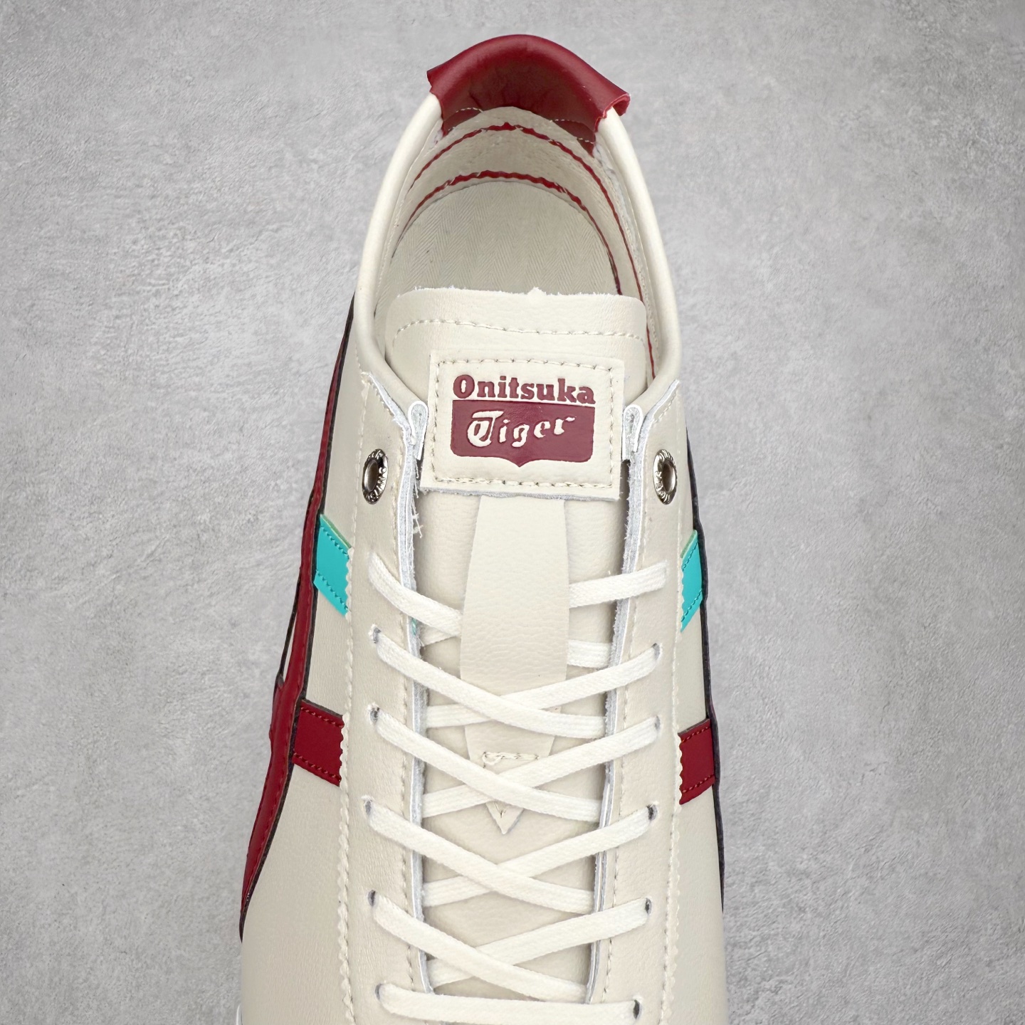 图片[5]-＃C版 Asics Onitsuka Tiger MEXICO 66 亚瑟士鬼冢虎复古经典板鞋 市场王者选手 海外订单工厂出品 长期生产补货永不断码 超成熟稳定的做工品控 原装全套纸板楦头开发 原汁原味 完美呈现版型 私模正确鞋底咬花纹路 一比一鞋头弧度高度鞋身弧度 绝不口嗨 细节品控鞋型随意秒杀市面 原档咬花纹路私模大底 一个单元有六个三角形 总体形拼接呈现花瓣状 官方四联吊牌 原装Ortholite轻量化鞋垫 原盒原配 质保卡 说明书 钢印防尘纸 纸板中底带钢印 乳胶组合鞋垫 支持全方位的对比专柜 产品从款式颜色造型上体现出追求舒适和细节的完美 鞋类更是推崇手工制作的严谨与完美 融舒适性与可穿性的设计风格 注重细节的完美和别致魅力 既保持稳重 又不失轻松的时尚感 尺码：36 37 37.5 38 39 39.5 40 40.5 41.5 42 42.5 43.5 44 45-选品中心