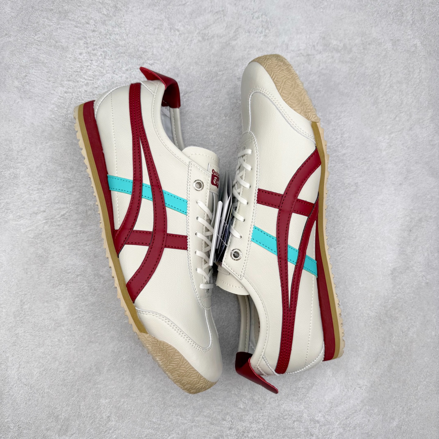 图片[3]-＃C版 Asics Onitsuka Tiger MEXICO 66 亚瑟士鬼冢虎复古经典板鞋 市场王者选手 海外订单工厂出品 长期生产补货永不断码 超成熟稳定的做工品控 原装全套纸板楦头开发 原汁原味 完美呈现版型 私模正确鞋底咬花纹路 一比一鞋头弧度高度鞋身弧度 绝不口嗨 细节品控鞋型随意秒杀市面 原档咬花纹路私模大底 一个单元有六个三角形 总体形拼接呈现花瓣状 官方四联吊牌 原装Ortholite轻量化鞋垫 原盒原配 质保卡 说明书 钢印防尘纸 纸板中底带钢印 乳胶组合鞋垫 支持全方位的对比专柜 产品从款式颜色造型上体现出追求舒适和细节的完美 鞋类更是推崇手工制作的严谨与完美 融舒适性与可穿性的设计风格 注重细节的完美和别致魅力 既保持稳重 又不失轻松的时尚感 尺码：36 37 37.5 38 39 39.5 40 40.5 41.5 42 42.5 43.5 44 45-选品中心