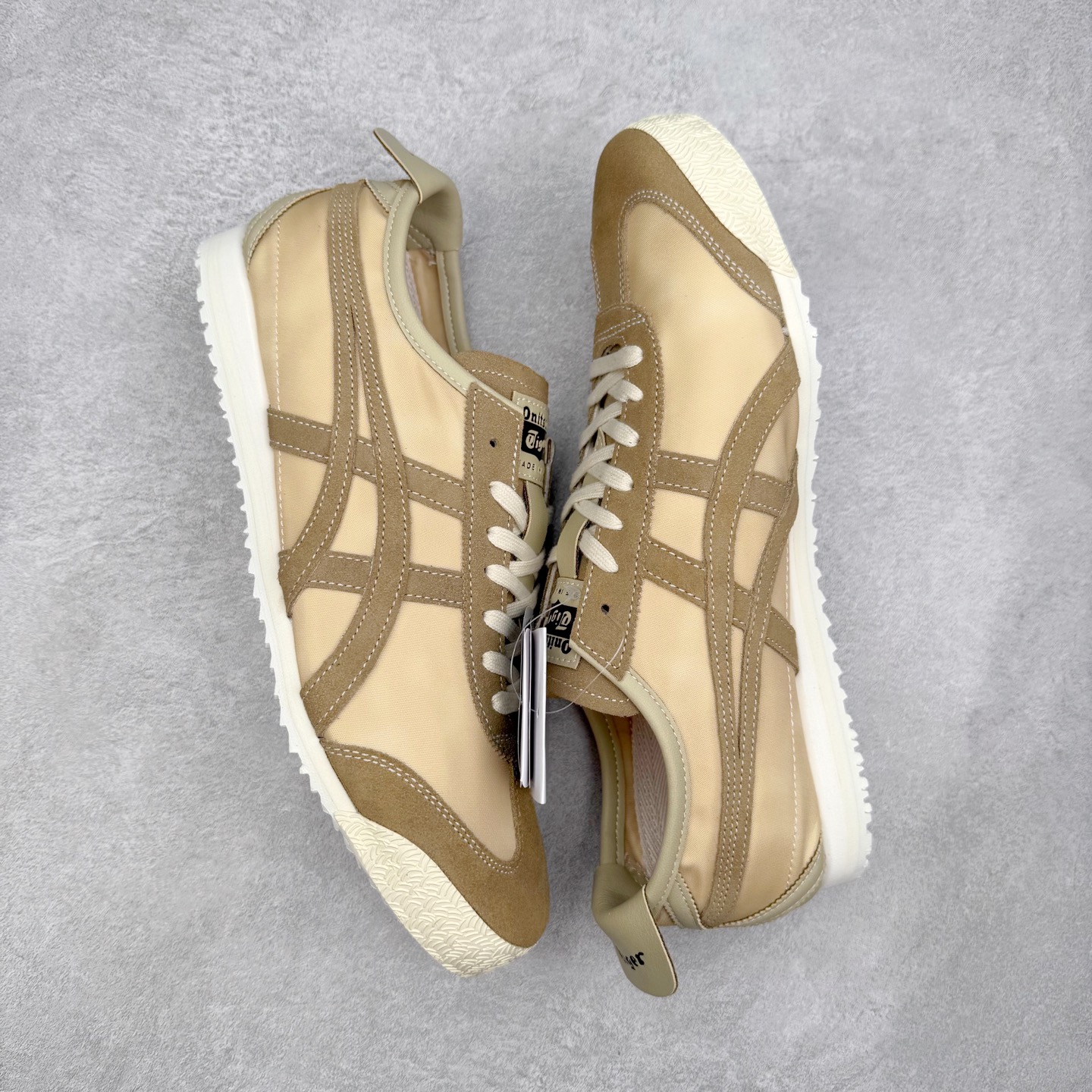 图片[3]-＃C版 Asics Onitsuka Tiger MEXICO 66 亚瑟士鬼冢虎复古经典板鞋 市场王者选手 海外订单工厂出品 长期生产补货永不断码 超成熟稳定的做工品控 原装全套纸板楦头开发 原汁原味 完美呈现版型 私模正确鞋底咬花纹路 一比一鞋头弧度高度鞋身弧度 绝不口嗨 细节品控鞋型随意秒杀市面 原档咬花纹路私模大底 一个单元有六个三角形 总体形拼接呈现花瓣状 官方四联吊牌 原装Ortholite轻量化鞋垫 原盒原配 质保卡 说明书 钢印防尘纸 纸板中底带钢印 乳胶组合鞋垫 支持全方位的对比专柜 产品从款式颜色造型上体现出追求舒适和细节的完美 鞋类更是推崇手工制作的严谨与完美 融舒适性与可穿性的设计风格 注重细节的完美和别致魅力 既保持稳重 又不失轻松的时尚感 尺码：36 37 37.5 38 39 39.5 40 40.5 41.5 42 42.5 43.5 44 45-选品中心