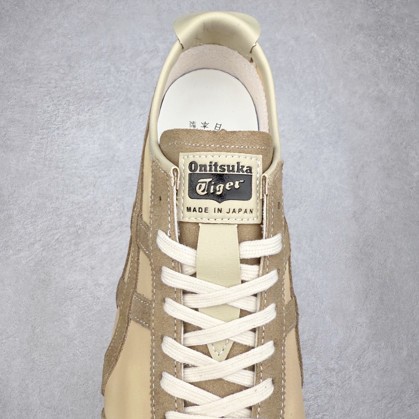 图片[5]-＃C版 Asics Onitsuka Tiger MEXICO 66 亚瑟士鬼冢虎复古经典板鞋 市场王者选手 海外订单工厂出品 长期生产补货永不断码 超成熟稳定的做工品控 原装全套纸板楦头开发 原汁原味 完美呈现版型 私模正确鞋底咬花纹路 一比一鞋头弧度高度鞋身弧度 绝不口嗨 细节品控鞋型随意秒杀市面 原档咬花纹路私模大底 一个单元有六个三角形 总体形拼接呈现花瓣状 官方四联吊牌 原装Ortholite轻量化鞋垫 原盒原配 质保卡 说明书 钢印防尘纸 纸板中底带钢印 乳胶组合鞋垫 支持全方位的对比专柜 产品从款式颜色造型上体现出追求舒适和细节的完美 鞋类更是推崇手工制作的严谨与完美 融舒适性与可穿性的设计风格 注重细节的完美和别致魅力 既保持稳重 又不失轻松的时尚感 尺码：36 37 37.5 38 39 39.5 40 40.5 41.5 42 42.5 43.5 44 45-选品中心