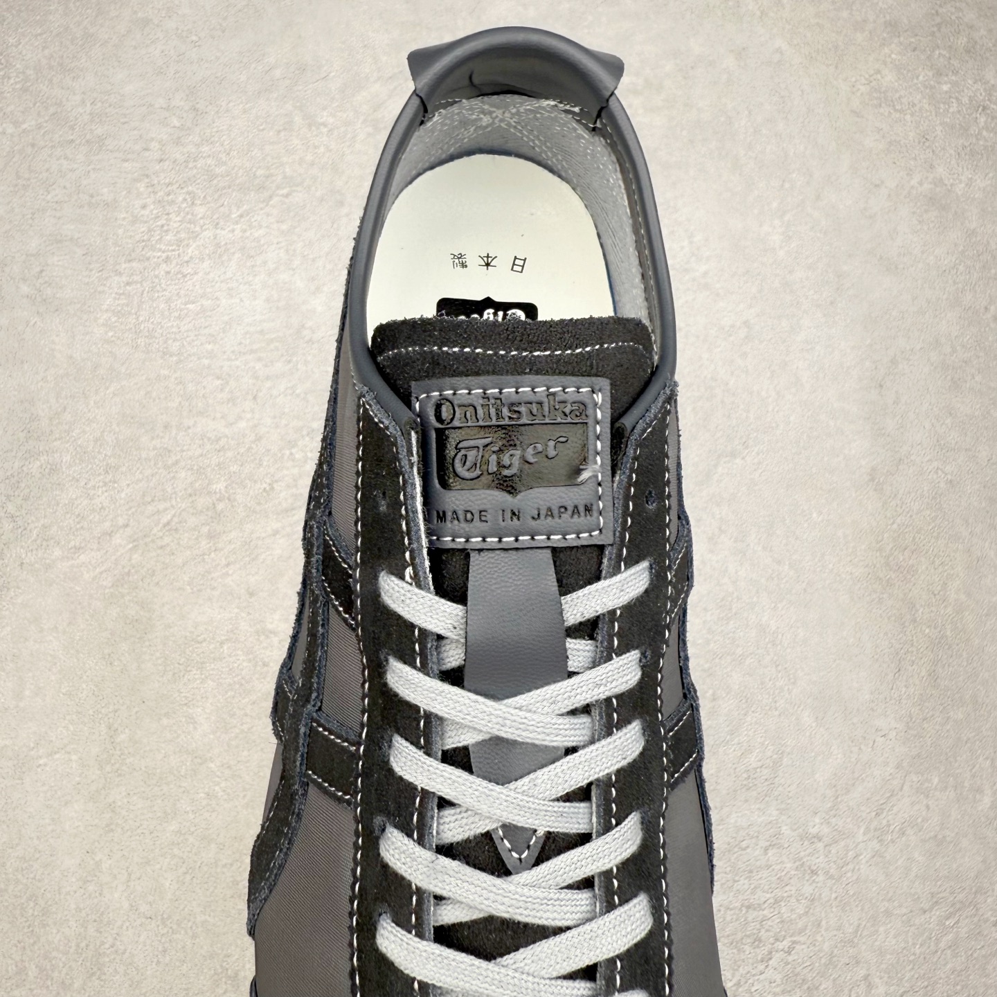 图片[5]-＃C版 Asics Onitsuka Tiger MEXICO 66 亚瑟士鬼冢虎复古经典板鞋 市场王者选手 海外订单工厂出品 长期生产补货永不断码 超成熟稳定的做工品控 原装全套纸板楦头开发 原汁原味 完美呈现版型 私模正确鞋底咬花纹路 一比一鞋头弧度高度鞋身弧度 绝不口嗨 细节品控鞋型随意秒杀市面 原档咬花纹路私模大底 一个单元有六个三角形 总体形拼接呈现花瓣状 官方四联吊牌 原装Ortholite轻量化鞋垫 原盒原配 质保卡 说明书 钢印防尘纸 纸板中底带钢印 乳胶组合鞋垫 支持全方位的对比专柜 产品从款式颜色造型上体现出追求舒适和细节的完美 鞋类更是推崇手工制作的严谨与完美 融舒适性与可穿性的设计风格 注重细节的完美和别致魅力 既保持稳重 又不失轻松的时尚感 尺码：36 37 37.5 38 39 39.5 40 40.5 41.5 42 42.5 43.5 44 45-选品中心