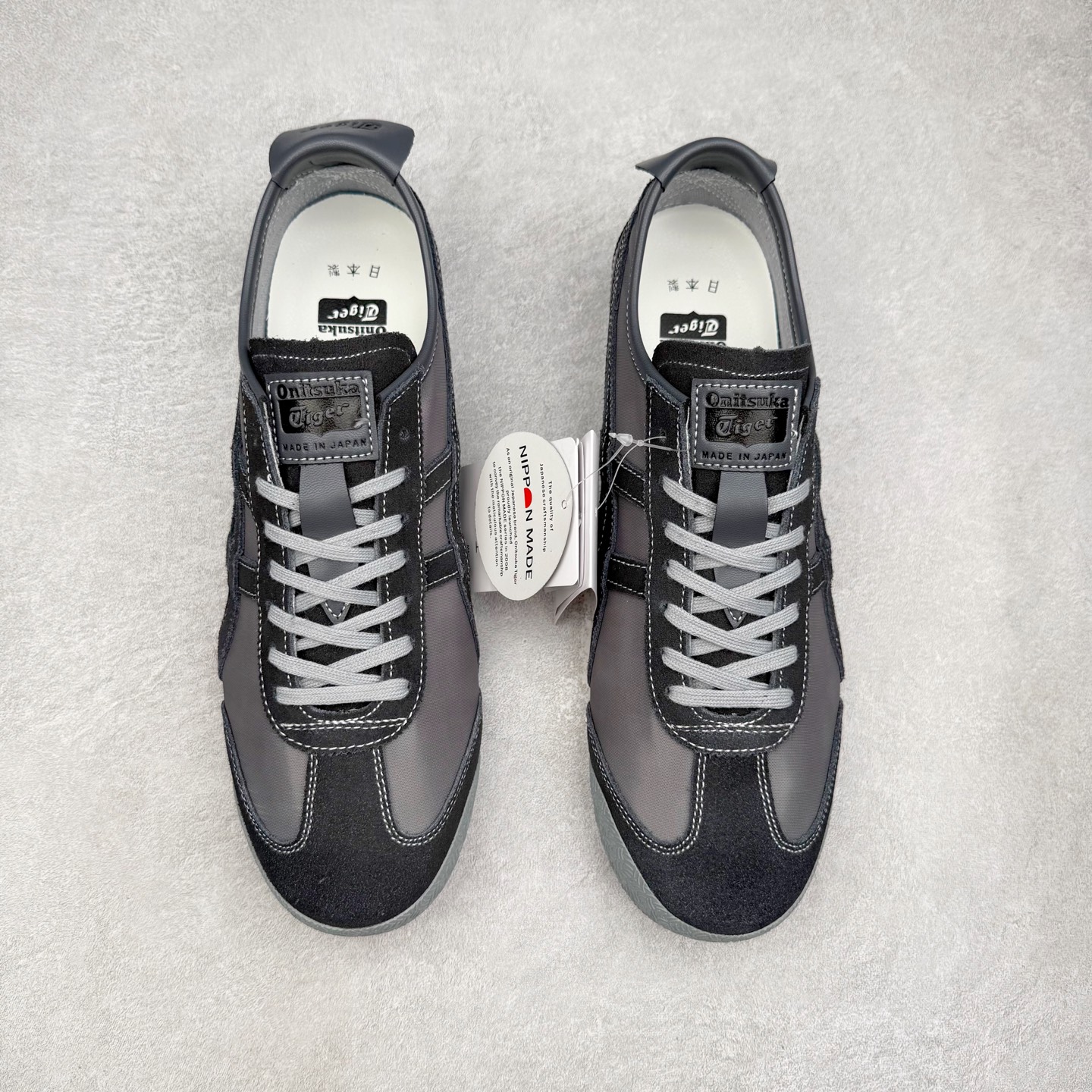 图片[2]-＃C版 Asics Onitsuka Tiger MEXICO 66 亚瑟士鬼冢虎复古经典板鞋 市场王者选手 海外订单工厂出品 长期生产补货永不断码 超成熟稳定的做工品控 原装全套纸板楦头开发 原汁原味 完美呈现版型 私模正确鞋底咬花纹路 一比一鞋头弧度高度鞋身弧度 绝不口嗨 细节品控鞋型随意秒杀市面 原档咬花纹路私模大底 一个单元有六个三角形 总体形拼接呈现花瓣状 官方四联吊牌 原装Ortholite轻量化鞋垫 原盒原配 质保卡 说明书 钢印防尘纸 纸板中底带钢印 乳胶组合鞋垫 支持全方位的对比专柜 产品从款式颜色造型上体现出追求舒适和细节的完美 鞋类更是推崇手工制作的严谨与完美 融舒适性与可穿性的设计风格 注重细节的完美和别致魅力 既保持稳重 又不失轻松的时尚感 尺码：36 37 37.5 38 39 39.5 40 40.5 41.5 42 42.5 43.5 44 45-选品中心