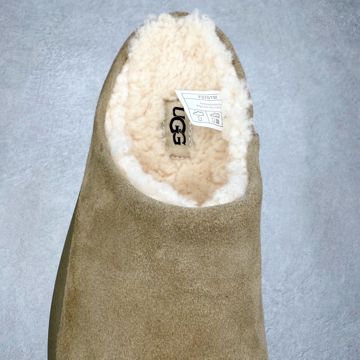 图片[5]-UGG 1618 经典秋冬羊皮毛一体雪地靴 隆丰A级澳洲进口羊皮毛一体 完全遵循ZP工艺流程 代工厂原厂版师 秉承无原鞋不开发选择 注重每一处细节 市面最正版型 TREADLITE\\\”轻翼\\\”科技外底 轻便/耐用/柔韧/桩型【售后郑重承诺】一个月内若出现重大脱胶/断底等质量问题 直接为您换新 翻毛皮鞋面 细腻亲肤再生聚酯纤维滚边 舒适易打理 保暖性佳 UGG plush™ 里衬和内底 茸软亲肤 舒适暖足 经典鞋型搭配轻盈厚底 稳稳拿捏秋冬出街时髦造型 Treadlite by UGG 轻翼大底 轻盈缓震 为双足减负 舒适轻便 助你轻松畅玩整天 尺码：35 36 37 38 39 40-选品中心