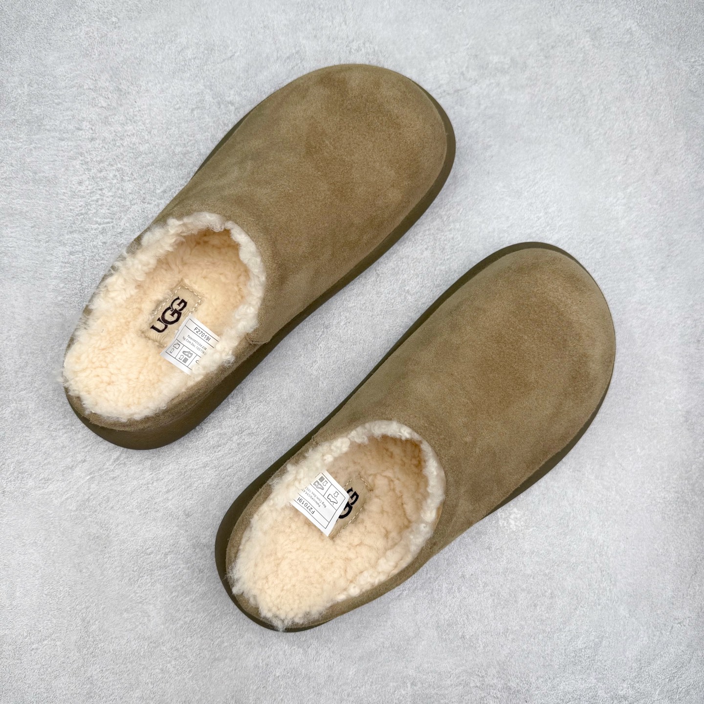 图片[3]-UGG 1618 经典秋冬羊皮毛一体雪地靴 隆丰A级澳洲进口羊皮毛一体 完全遵循ZP工艺流程 代工厂原厂版师 秉承无原鞋不开发选择 注重每一处细节 市面最正版型 TREADLITE\\\”轻翼\\\”科技外底 轻便/耐用/柔韧/桩型【售后郑重承诺】一个月内若出现重大脱胶/断底等质量问题 直接为您换新 翻毛皮鞋面 细腻亲肤再生聚酯纤维滚边 舒适易打理 保暖性佳 UGG plush™ 里衬和内底 茸软亲肤 舒适暖足 经典鞋型搭配轻盈厚底 稳稳拿捏秋冬出街时髦造型 Treadlite by UGG 轻翼大底 轻盈缓震 为双足减负 舒适轻便 助你轻松畅玩整天 尺码：35 36 37 38 39 40-选品中心