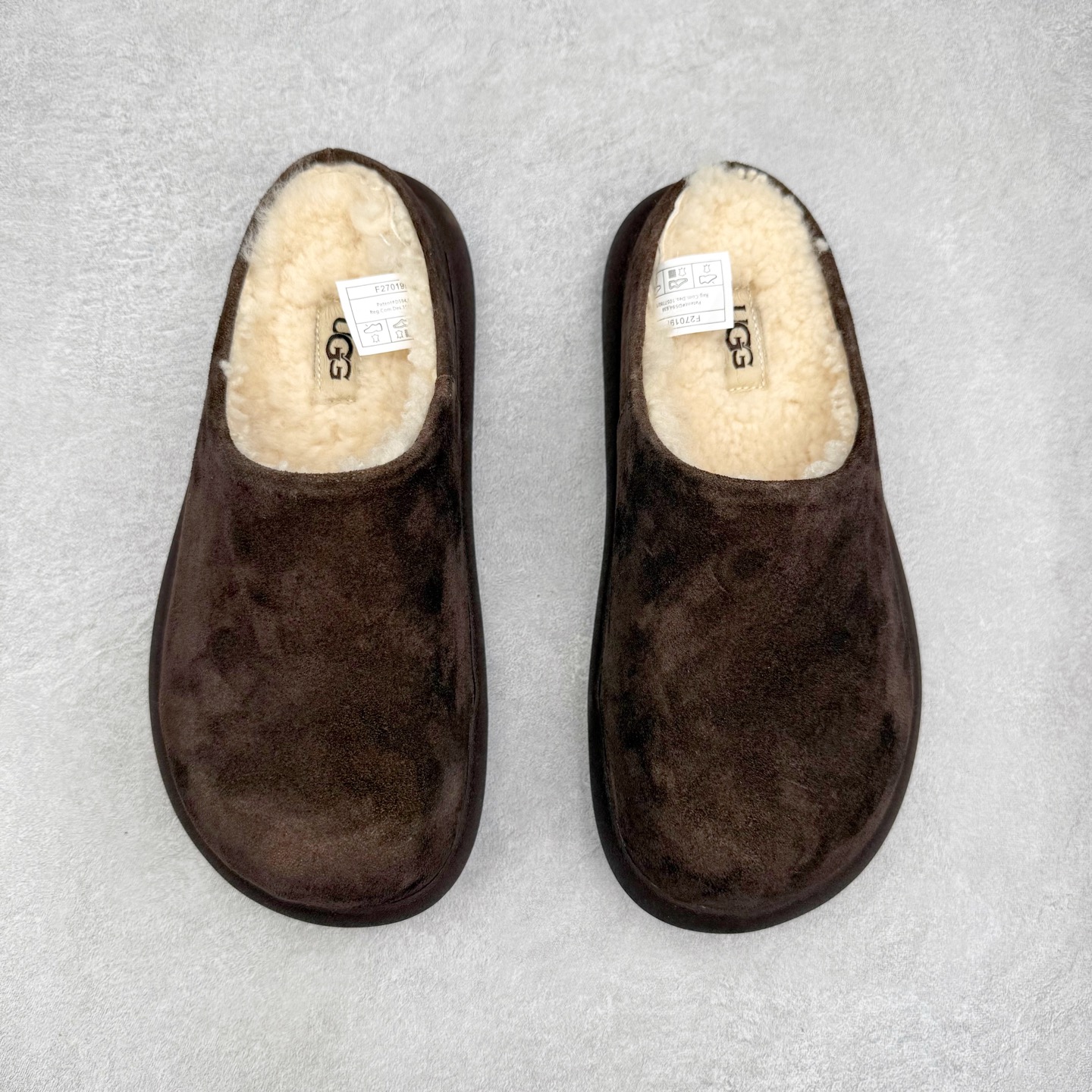 图片[2]-UGG 1618 经典秋冬羊皮毛一体雪地靴 隆丰A级澳洲进口羊皮毛一体 完全遵循ZP工艺流程 代工厂原厂版师 秉承无原鞋不开发选择 注重每一处细节 市面最正版型 TREADLITE\\\”轻翼\\\”科技外底 轻便/耐用/柔韧/桩型【售后郑重承诺】一个月内若出现重大脱胶/断底等质量问题 直接为您换新 翻毛皮鞋面 细腻亲肤再生聚酯纤维滚边 舒适易打理 保暖性佳 UGG plush™ 里衬和内底 茸软亲肤 舒适暖足 经典鞋型搭配轻盈厚底 稳稳拿捏秋冬出街时髦造型 Treadlite by UGG 轻翼大底 轻盈缓震 为双足减负 舒适轻便 助你轻松畅玩整天 尺码：35 36 37 38 39 40-选品中心