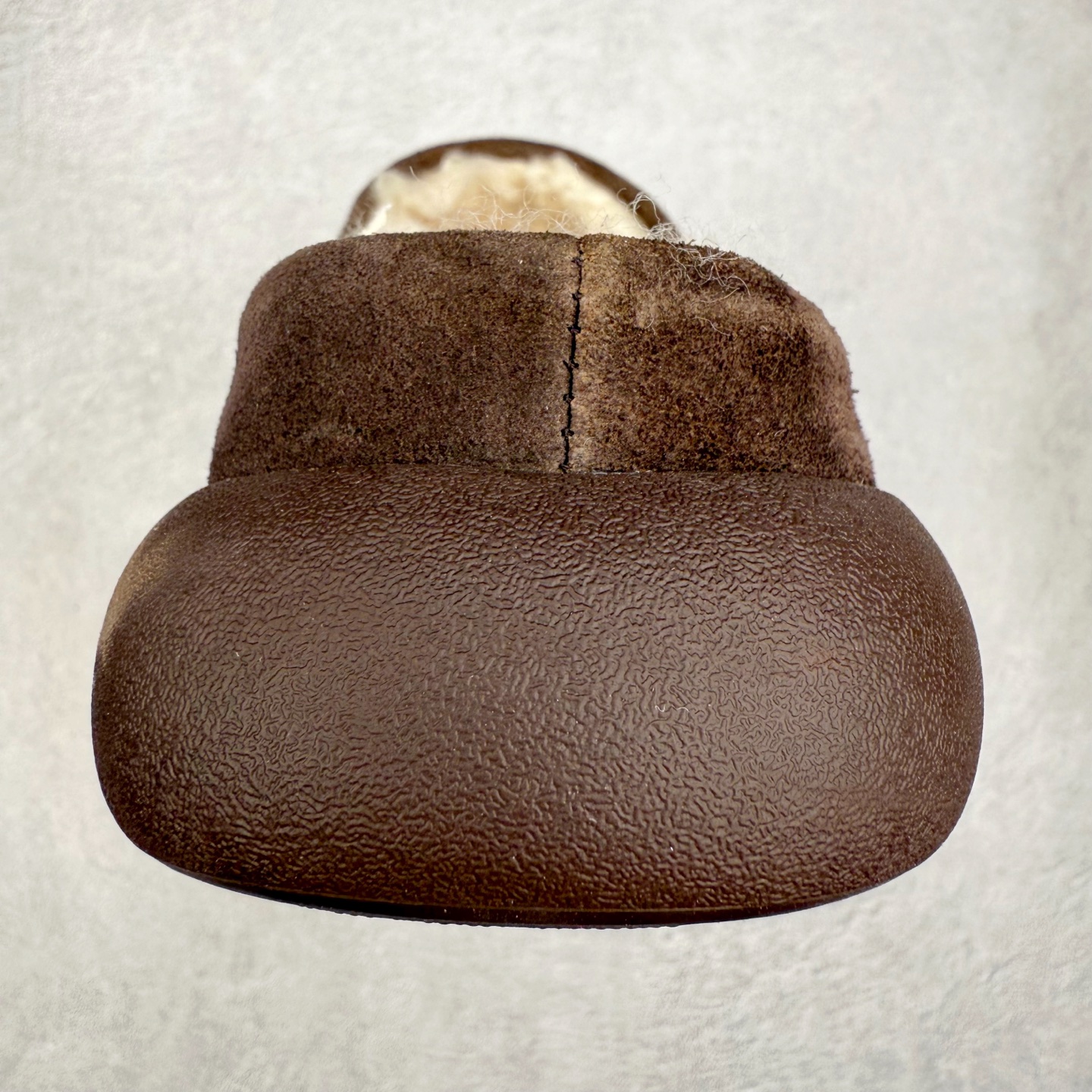 图片[8]-UGG 1618 经典秋冬羊皮毛一体雪地靴 隆丰A级澳洲进口羊皮毛一体 完全遵循ZP工艺流程 代工厂原厂版师 秉承无原鞋不开发选择 注重每一处细节 市面最正版型 TREADLITE\\\”轻翼\\\”科技外底 轻便/耐用/柔韧/桩型【售后郑重承诺】一个月内若出现重大脱胶/断底等质量问题 直接为您换新 翻毛皮鞋面 细腻亲肤再生聚酯纤维滚边 舒适易打理 保暖性佳 UGG plush™ 里衬和内底 茸软亲肤 舒适暖足 经典鞋型搭配轻盈厚底 稳稳拿捏秋冬出街时髦造型 Treadlite by UGG 轻翼大底 轻盈缓震 为双足减负 舒适轻便 助你轻松畅玩整天 尺码：35 36 37 38 39 40-选品中心