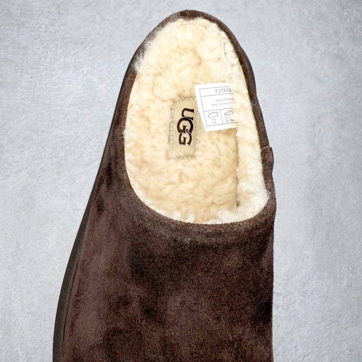 图片[5]-UGG 1618 经典秋冬羊皮毛一体雪地靴 隆丰A级澳洲进口羊皮毛一体 完全遵循ZP工艺流程 代工厂原厂版师 秉承无原鞋不开发选择 注重每一处细节 市面最正版型 TREADLITE\\\”轻翼\\\”科技外底 轻便/耐用/柔韧/桩型【售后郑重承诺】一个月内若出现重大脱胶/断底等质量问题 直接为您换新 翻毛皮鞋面 细腻亲肤再生聚酯纤维滚边 舒适易打理 保暖性佳 UGG plush™ 里衬和内底 茸软亲肤 舒适暖足 经典鞋型搭配轻盈厚底 稳稳拿捏秋冬出街时髦造型 Treadlite by UGG 轻翼大底 轻盈缓震 为双足减负 舒适轻便 助你轻松畅玩整天 尺码：35 36 37 38 39 40-选品中心