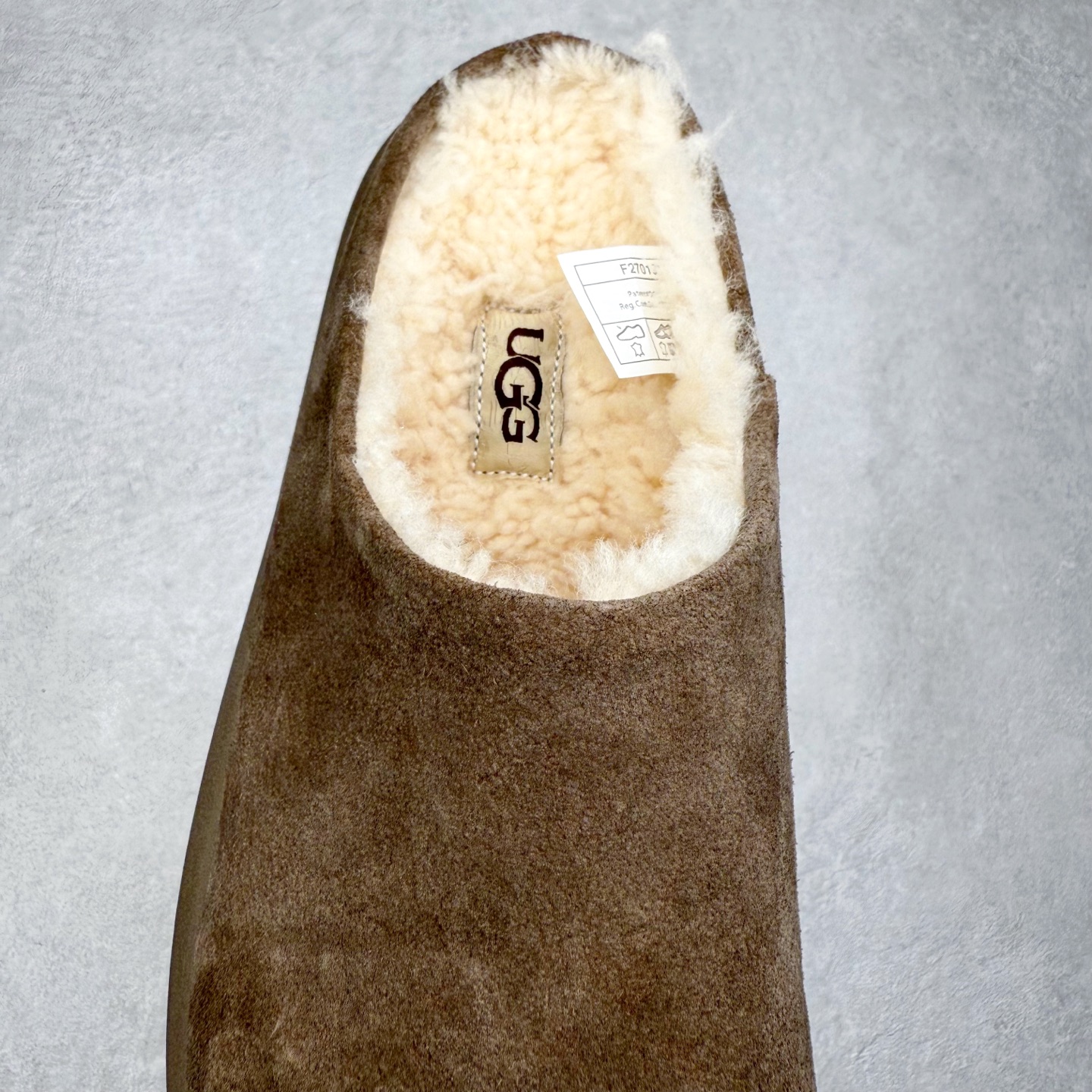 图片[5]-UGG 1618 经典秋冬羊皮毛一体雪地靴 隆丰A级澳洲进口羊皮毛一体 完全遵循ZP工艺流程 代工厂原厂版师 秉承无原鞋不开发选择 注重每一处细节 市面最正版型 TREADLITE\\\”轻翼\\\”科技外底 轻便/耐用/柔韧/桩型【售后郑重承诺】一个月内若出现重大脱胶/断底等质量问题 直接为您换新 翻毛皮鞋面 细腻亲肤再生聚酯纤维滚边 舒适易打理 保暖性佳 UGG plush™ 里衬和内底 茸软亲肤 舒适暖足 经典鞋型搭配轻盈厚底 稳稳拿捏秋冬出街时髦造型 Treadlite by UGG 轻翼大底 轻盈缓震 为双足减负 舒适轻便 助你轻松畅玩整天 尺码：35 36 37 38 39 40-选品中心