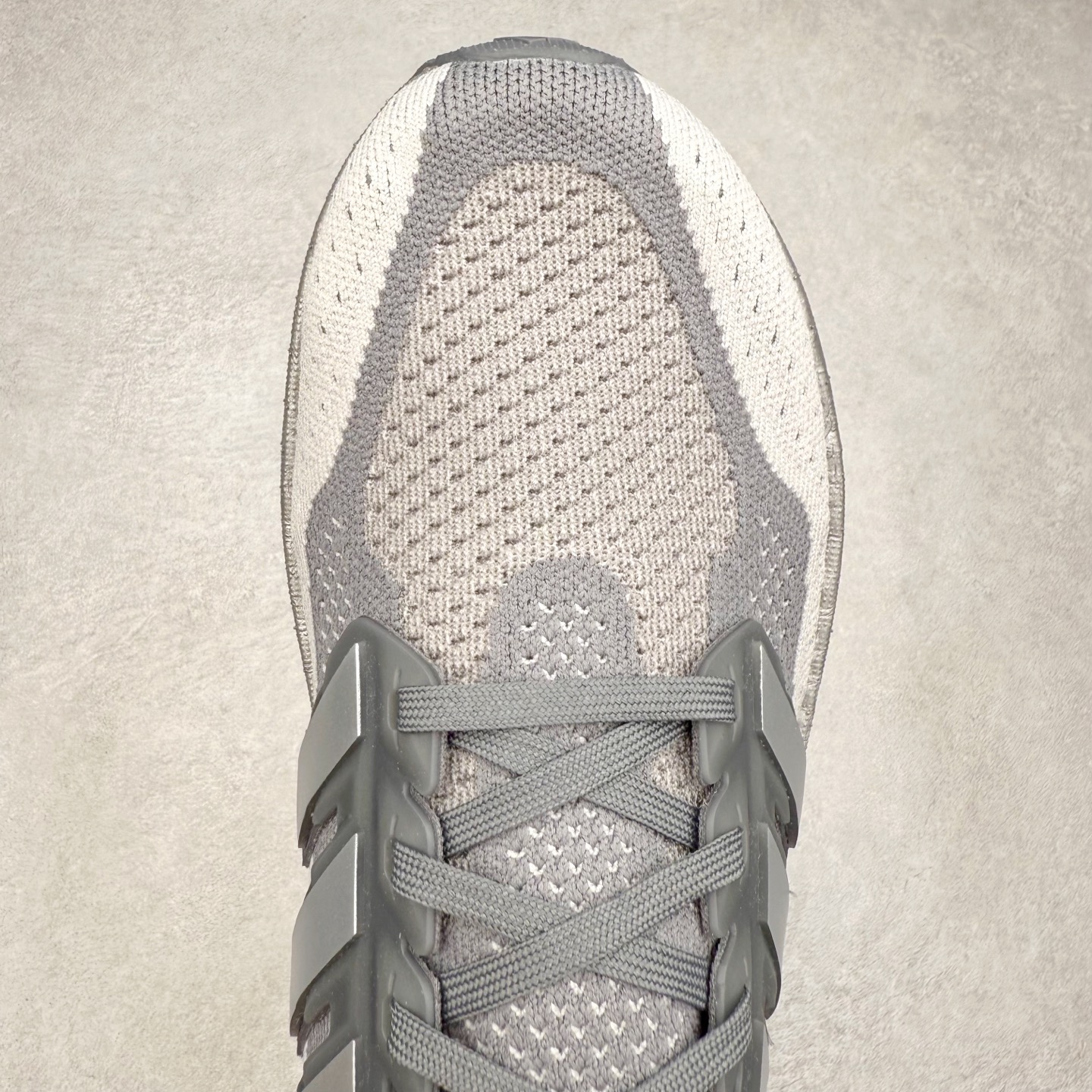 图片[4]-＃纯原 AD Ultra Boost 5X 2025高性能版5X系列UB低帮袜套式针织透气缓震休闲运动慢跑鞋 IF1483 全新Ultraboost 5X官宣，颠覆以往，迎来该系列自2015年首次亮相最大一次革新！从鞋面到中底配置都有新的突破，跟着小编一同探究“阿迪UB有史以来最大升级”！Ultraboost 5X革新中底配置，采用LightBoost V2泡沫，与Ultraboost Light相比，前掌能量反馈增加2%。与此同时“加厚不增重”，中底相较于上一代更轻，让跑者每一次迈步都能得到更柔软、更澎湃的能量反馈。搭配X形“Torsion System”扭转系统，助力跑者从落地到脚趾离地过程的平稳过渡。Ultraboost 5X升级中足锁定性能，革新Mono Primeknit自适应鞋面配置，搭配轻质无笼鞋面结构，更加贴合跑者脚部。大底由Continental™橡胶制成，更耐磨，抓地力更出色。Adidas全新推出ULTRABOOST 5X，专注日常跑步，适用于任何级别的跑者，无距离门槛限制。兼具有氧跑、中短距离慢跑、节奏跑、间歇跑、日常通勤等各种场景，ULTRABOOST 5X都能给你带来优质的跑步体验。尺码：39⅓ 40 40⅔ 41⅓ 42 42⅔ 43⅓ 44 44⅔ 45 46 47⅔ 48-选品中心