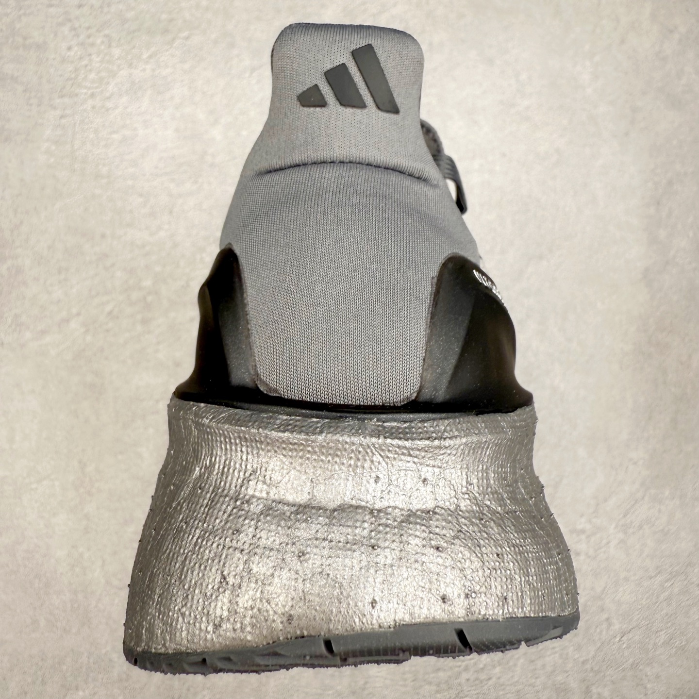 图片[8]-＃纯原 AD Ultra Boost 5X 2025高性能版5X系列UB低帮袜套式针织透气缓震休闲运动慢跑鞋 IF1483 全新Ultraboost 5X官宣，颠覆以往，迎来该系列自2015年首次亮相最大一次革新！从鞋面到中底配置都有新的突破，跟着小编一同探究“阿迪UB有史以来最大升级”！Ultraboost 5X革新中底配置，采用LightBoost V2泡沫，与Ultraboost Light相比，前掌能量反馈增加2%。与此同时“加厚不增重”，中底相较于上一代更轻，让跑者每一次迈步都能得到更柔软、更澎湃的能量反馈。搭配X形“Torsion System”扭转系统，助力跑者从落地到脚趾离地过程的平稳过渡。Ultraboost 5X升级中足锁定性能，革新Mono Primeknit自适应鞋面配置，搭配轻质无笼鞋面结构，更加贴合跑者脚部。大底由Continental™橡胶制成，更耐磨，抓地力更出色。Adidas全新推出ULTRABOOST 5X，专注日常跑步，适用于任何级别的跑者，无距离门槛限制。兼具有氧跑、中短距离慢跑、节奏跑、间歇跑、日常通勤等各种场景，ULTRABOOST 5X都能给你带来优质的跑步体验。尺码：39⅓ 40 40⅔ 41⅓ 42 42⅔ 43⅓ 44 44⅔ 45 46 47⅔ 48-选品中心