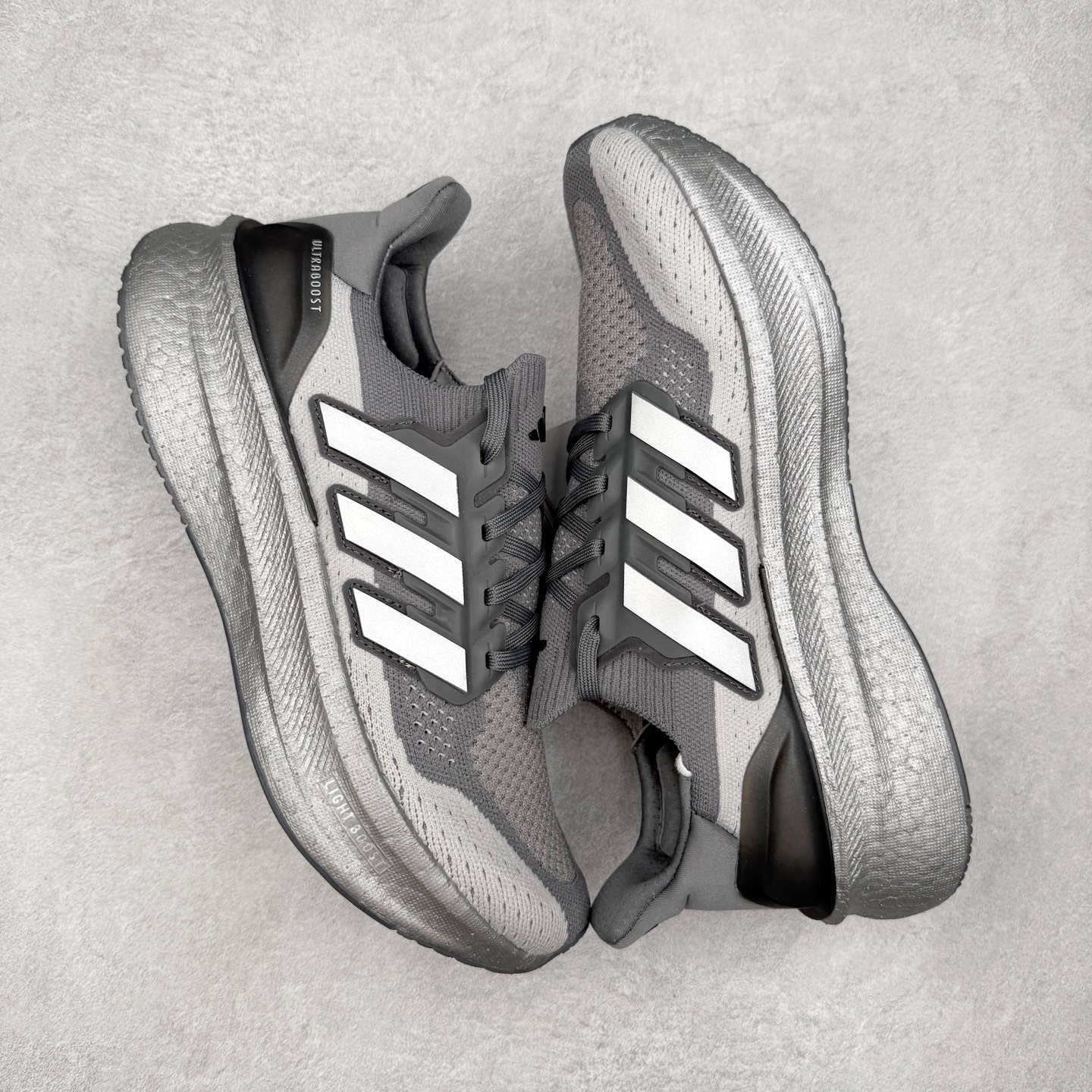 图片[3]-＃纯原 AD Ultra Boost 5X 2025高性能版5X系列UB低帮袜套式针织透气缓震休闲运动慢跑鞋 IF1483 全新Ultraboost 5X官宣，颠覆以往，迎来该系列自2015年首次亮相最大一次革新！从鞋面到中底配置都有新的突破，跟着小编一同探究“阿迪UB有史以来最大升级”！Ultraboost 5X革新中底配置，采用LightBoost V2泡沫，与Ultraboost Light相比，前掌能量反馈增加2%。与此同时“加厚不增重”，中底相较于上一代更轻，让跑者每一次迈步都能得到更柔软、更澎湃的能量反馈。搭配X形“Torsion System”扭转系统，助力跑者从落地到脚趾离地过程的平稳过渡。Ultraboost 5X升级中足锁定性能，革新Mono Primeknit自适应鞋面配置，搭配轻质无笼鞋面结构，更加贴合跑者脚部。大底由Continental™橡胶制成，更耐磨，抓地力更出色。Adidas全新推出ULTRABOOST 5X，专注日常跑步，适用于任何级别的跑者，无距离门槛限制。兼具有氧跑、中短距离慢跑、节奏跑、间歇跑、日常通勤等各种场景，ULTRABOOST 5X都能给你带来优质的跑步体验。尺码：39⅓ 40 40⅔ 41⅓ 42 42⅔ 43⅓ 44 44⅔ 45 46 47⅔ 48-选品中心