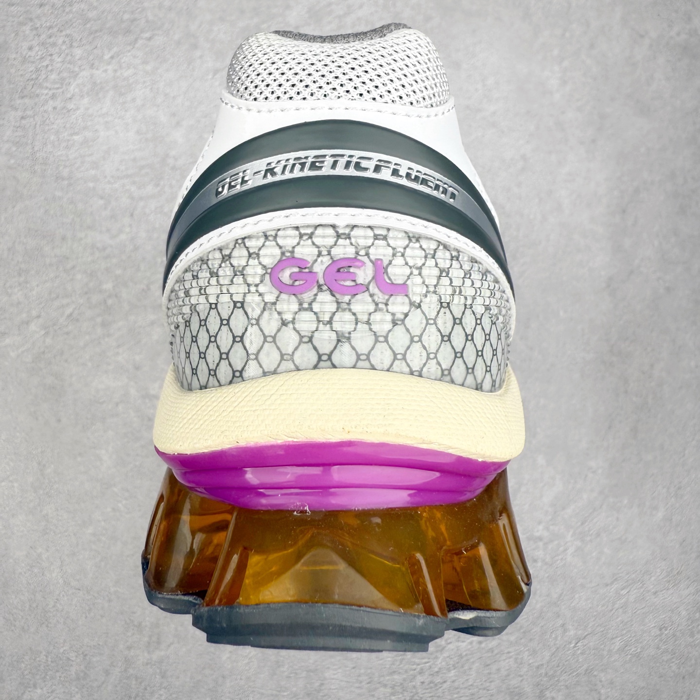 图片[8]-ASICS GEL-KINETIC FLUENT 舒适百搭 合成革耐磨 低帮 休闲跑步鞋 男女同款 ASICS（亚瑟士）是日本实业家鬼冢喜八郎创立的跑鞋运动品牌，名字想法源自著名的拉丁谚语“AnimaSana In Corpore Sano”，意为“健全的精神寓于强健的体魄”。正如其名字的含义，ASICS亚瑟士一直坚信保持身体的健康与活力是打造健康快乐的生活方式的最佳途径。亚瑟士的跑鞋、篮球鞋等系列集专业与美貌于一身，拥有极高的热度。2016年，ASICS在“2016年日本最佳全球品牌”排行榜名列第17名。尺码：36 37 37.5 38 39 39.5 40 40.5 41.5 42 42.5 43.5 44 45-选品中心