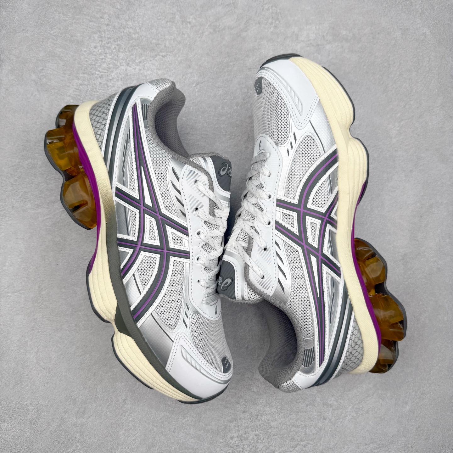 图片[3]-ASICS GEL-KINETIC FLUENT 舒适百搭 合成革耐磨 低帮 休闲跑步鞋 男女同款 ASICS（亚瑟士）是日本实业家鬼冢喜八郎创立的跑鞋运动品牌，名字想法源自著名的拉丁谚语“AnimaSana In Corpore Sano”，意为“健全的精神寓于强健的体魄”。正如其名字的含义，ASICS亚瑟士一直坚信保持身体的健康与活力是打造健康快乐的生活方式的最佳途径。亚瑟士的跑鞋、篮球鞋等系列集专业与美貌于一身，拥有极高的热度。2016年，ASICS在“2016年日本最佳全球品牌”排行榜名列第17名。尺码：36 37 37.5 38 39 39.5 40 40.5 41.5 42 42.5 43.5 44 45-选品中心