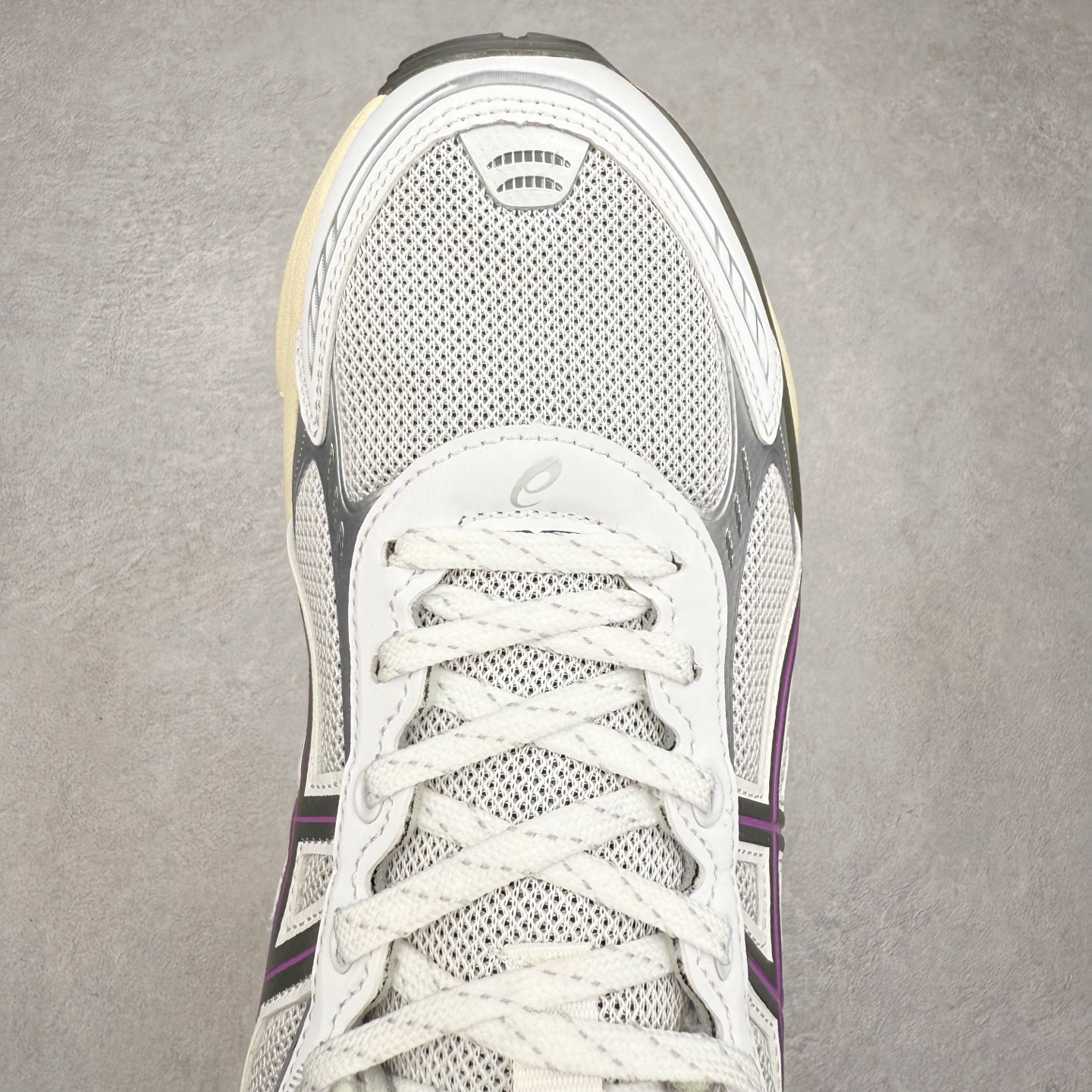 图片[4]-ASICS GEL-KINETIC FLUENT 舒适百搭 合成革耐磨 低帮 休闲跑步鞋 男女同款 ASICS（亚瑟士）是日本实业家鬼冢喜八郎创立的跑鞋运动品牌，名字想法源自著名的拉丁谚语“AnimaSana In Corpore Sano”，意为“健全的精神寓于强健的体魄”。正如其名字的含义，ASICS亚瑟士一直坚信保持身体的健康与活力是打造健康快乐的生活方式的最佳途径。亚瑟士的跑鞋、篮球鞋等系列集专业与美貌于一身，拥有极高的热度。2016年，ASICS在“2016年日本最佳全球品牌”排行榜名列第17名。尺码：36 37 37.5 38 39 39.5 40 40.5 41.5 42 42.5 43.5 44 45-选品中心